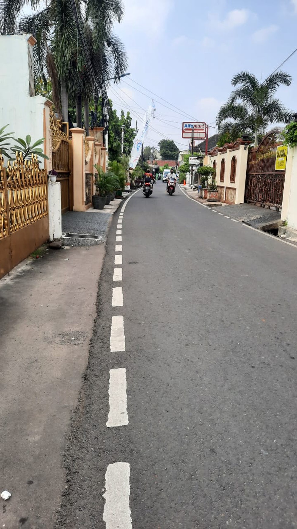 Rumah  siap Huni di Kampung Dukuh, Kampung Rambutan, Jakarta Timur.