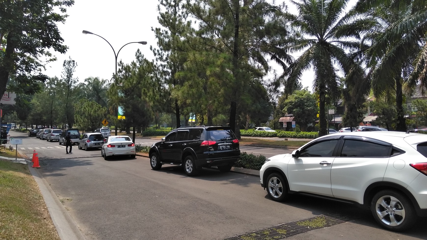 Di jual rumah boulevard di kota wisata cububur cocok untuk usaha