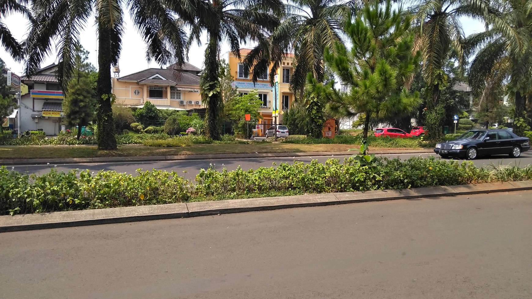 Di jual rumah boulevard di kota wisata cububur cocok untuk usaha