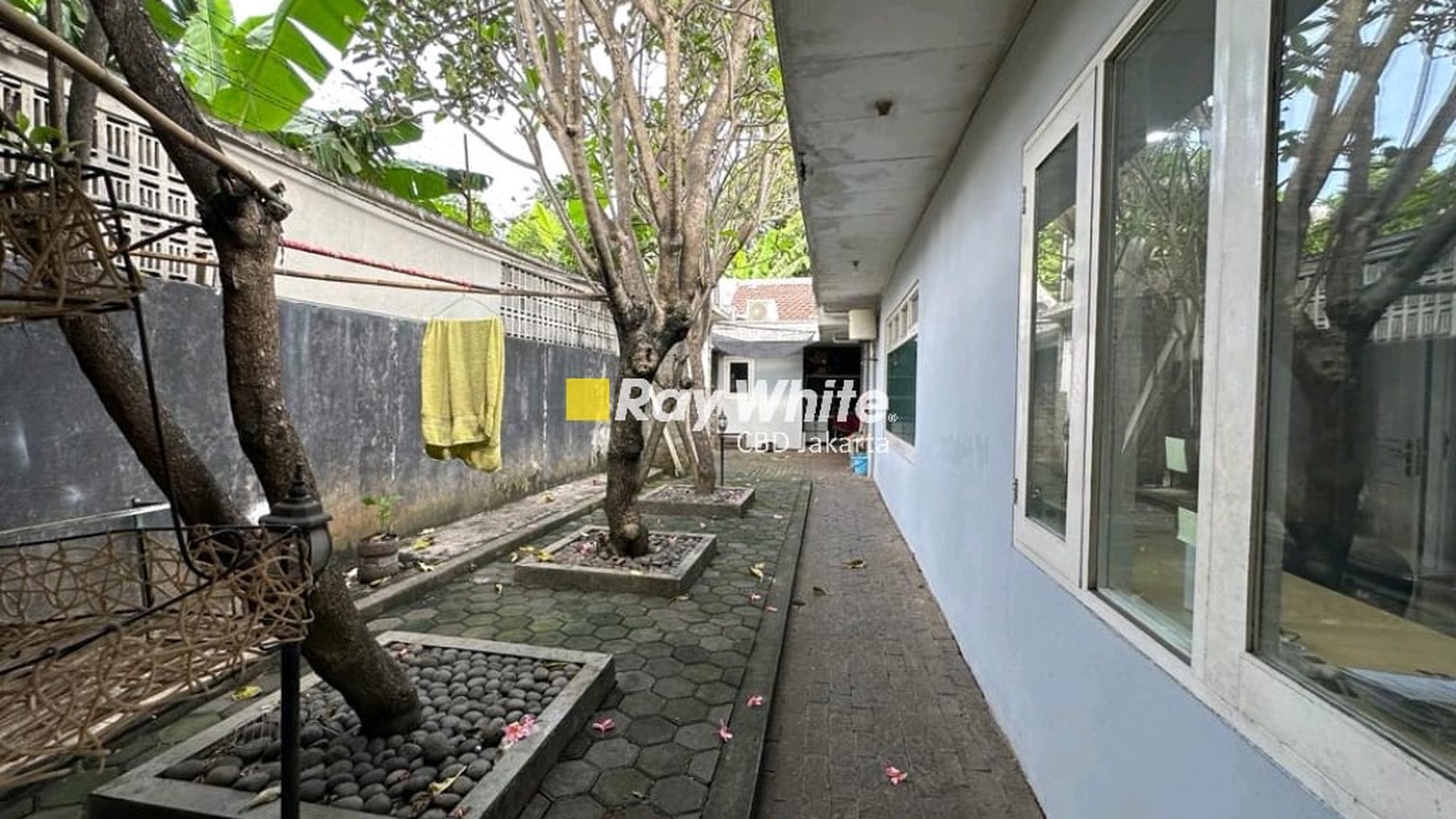 Rumah Dengan Halaman luas Daerah Cipete Jakarta Selatan 