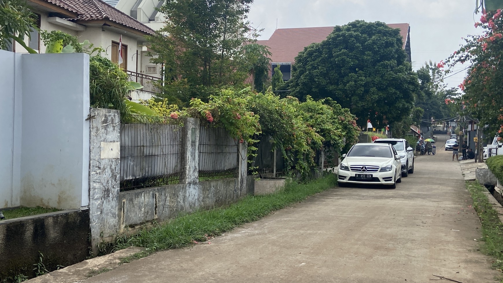 Rumah Dengan Halaman Luas Di Daerah Pondok Aren Tangerang Selatan