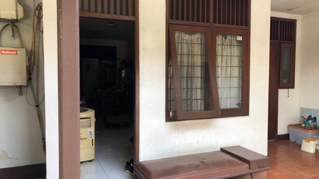 Rumah Lokasi Strategis dekat STAN Bintaro dengan Desain Full Rangka Kayu Jati 