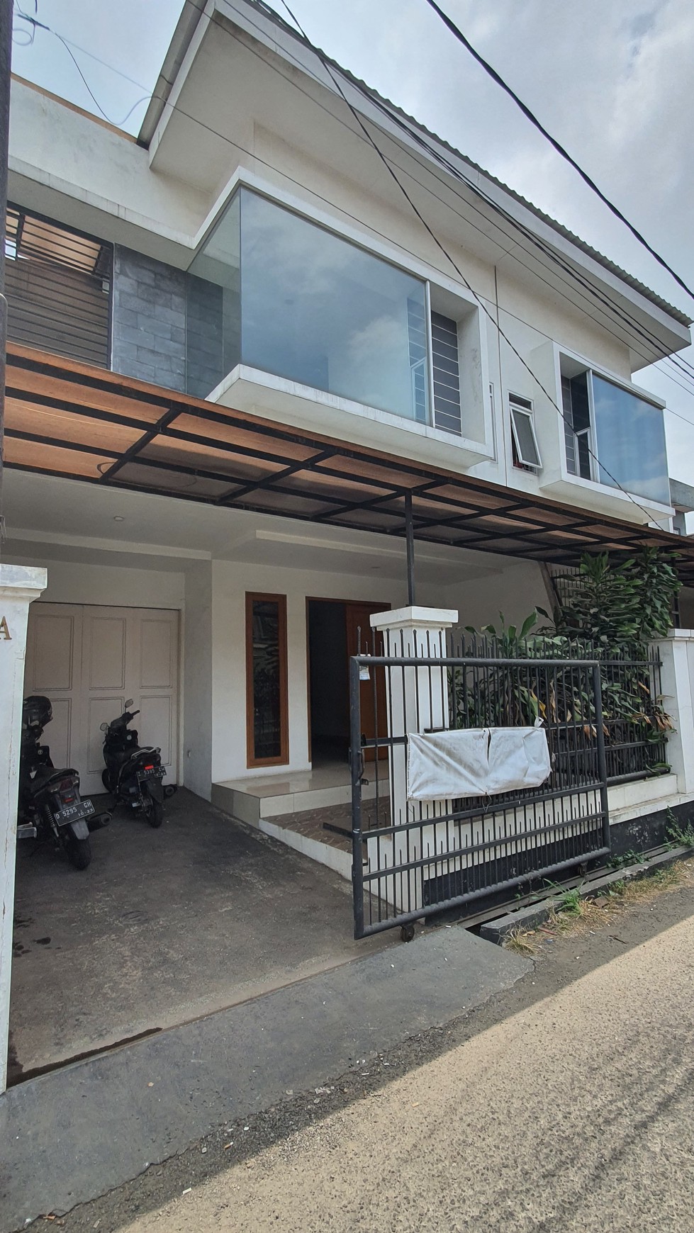 Rumah Baru Minimalis Siap Huni Semi Furnish Di Sayap BKR. Kembar 