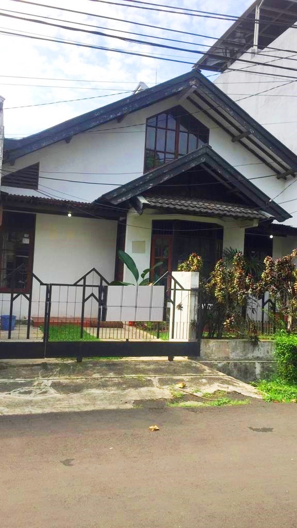 Rumah dalam sektor bintaro, lokasi strategis.