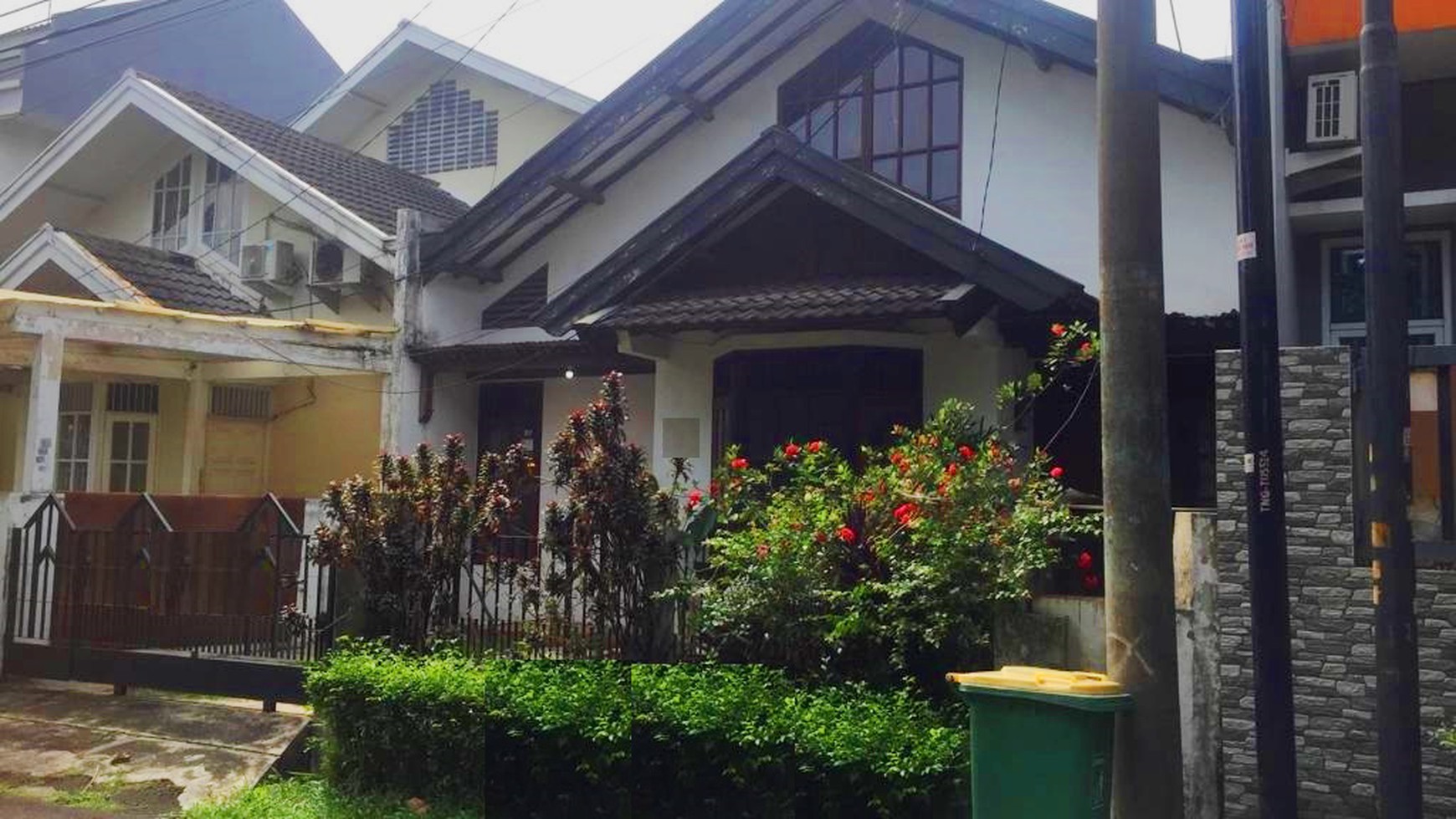 Rumah dalam sektor bintaro, lokasi strategis.