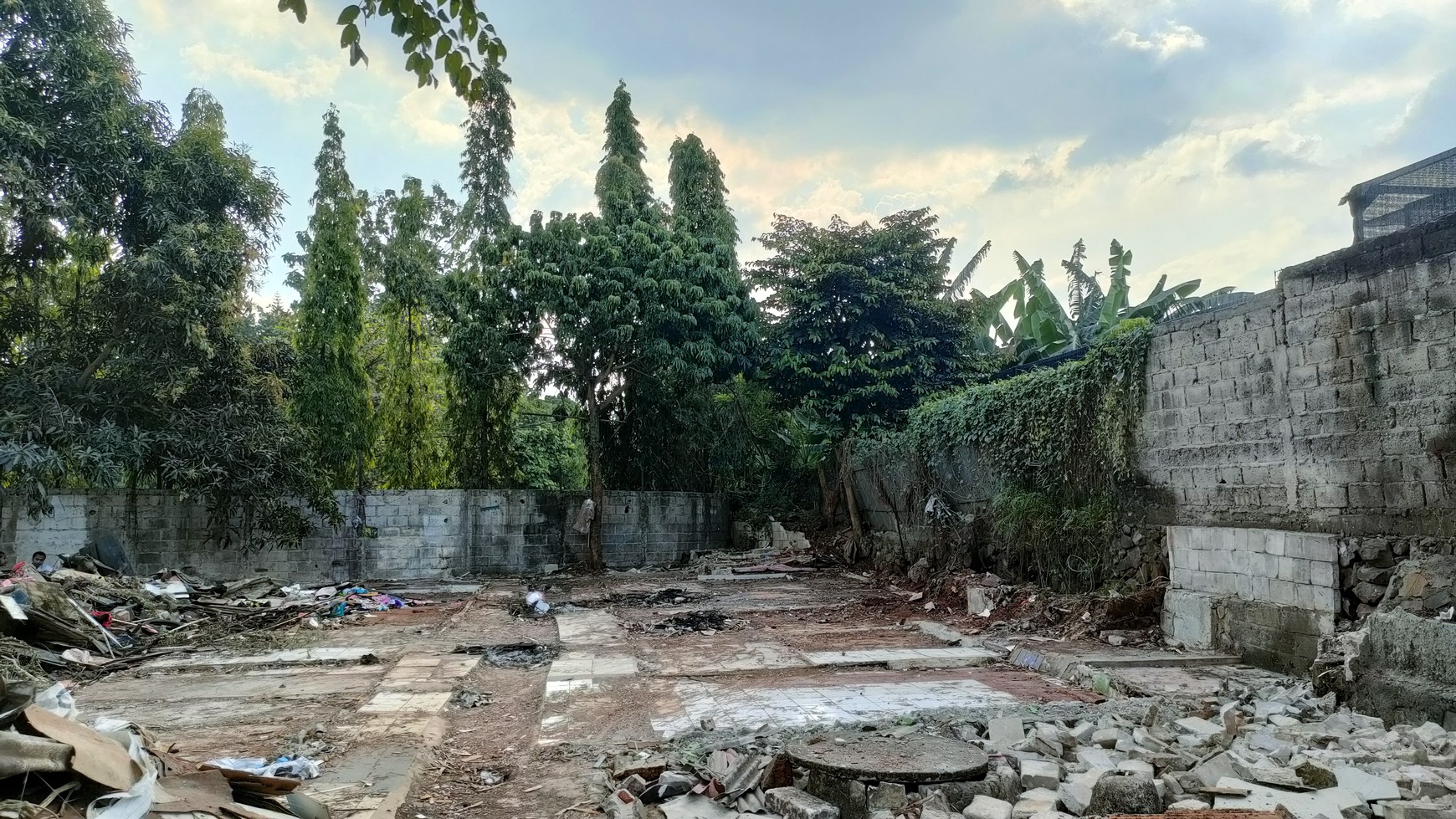 Kavling Gunung Balong Lebak Bulus Jaksel luas 880m2, cocok untuk bangun townhouse,  akses strategis