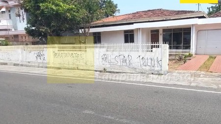 Rumah dengan tanah luas di Jalan Nusa Indah Pahoman Bandarlampung (MY)