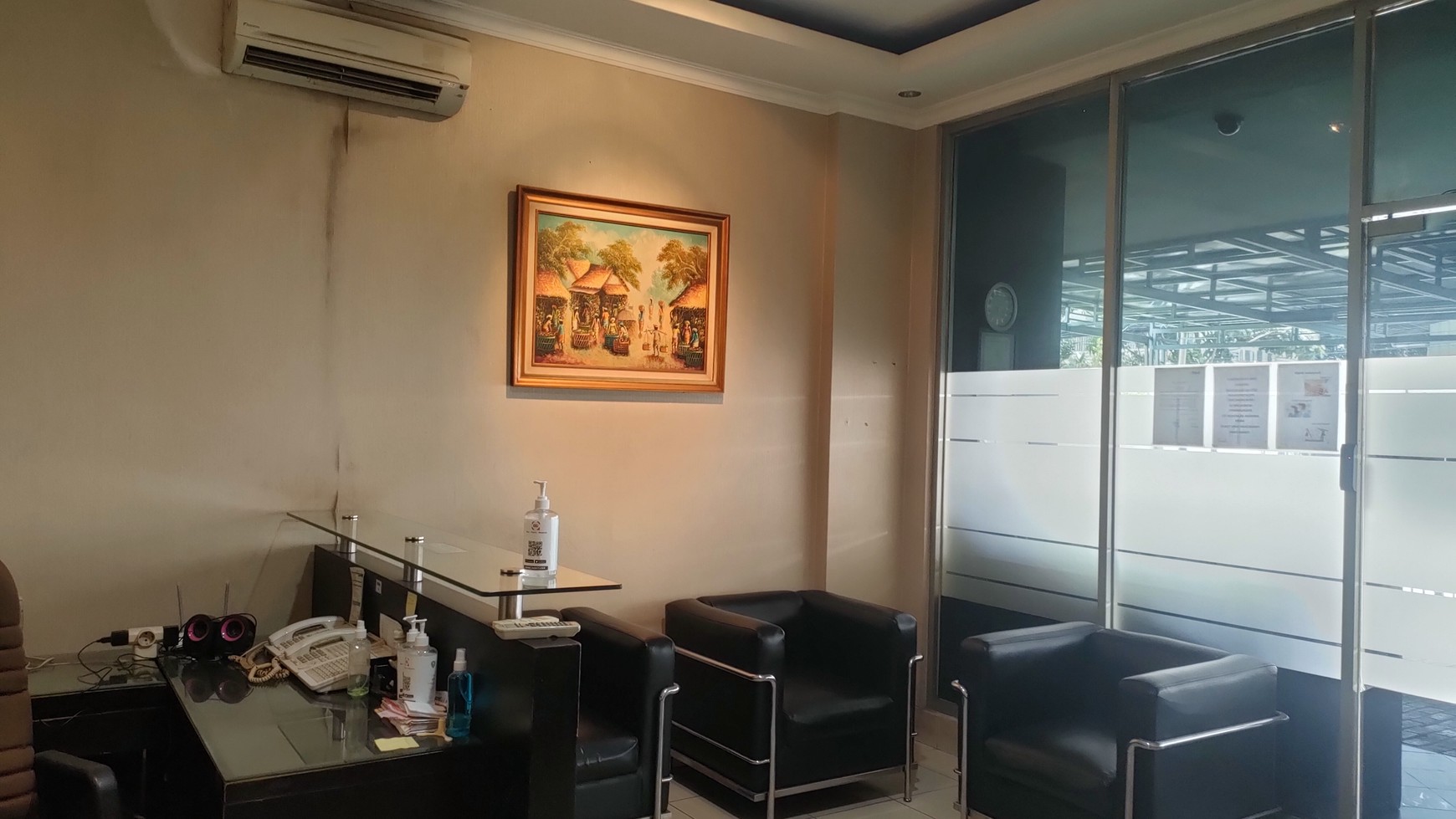 Mini Building diKuningan, 5 menit ke Gatot Subroto,dekat  Apartemen Branz  Kuningan, 4 lantai, TURUN HARGA!!!!