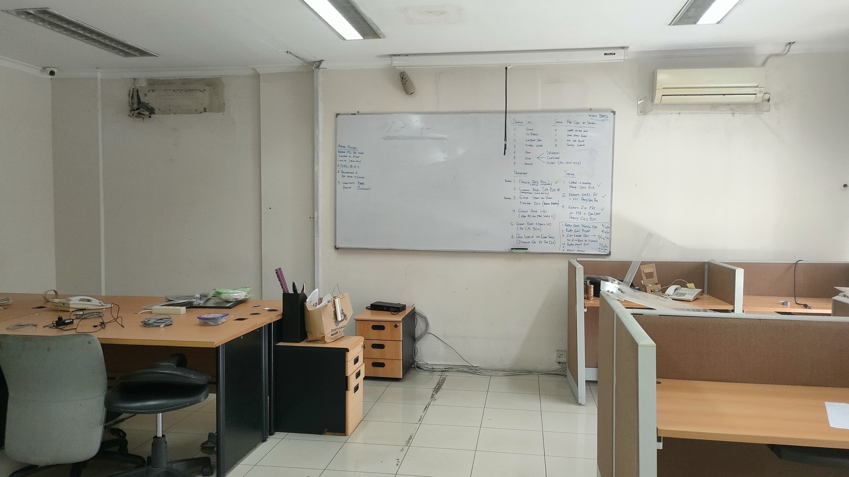 Mini Building diKuningan, 5 menit ke Gatot Subroto,dekat  Apartemen Branz  Kuningan, 4 lantai, TURUN HARGA!!!!