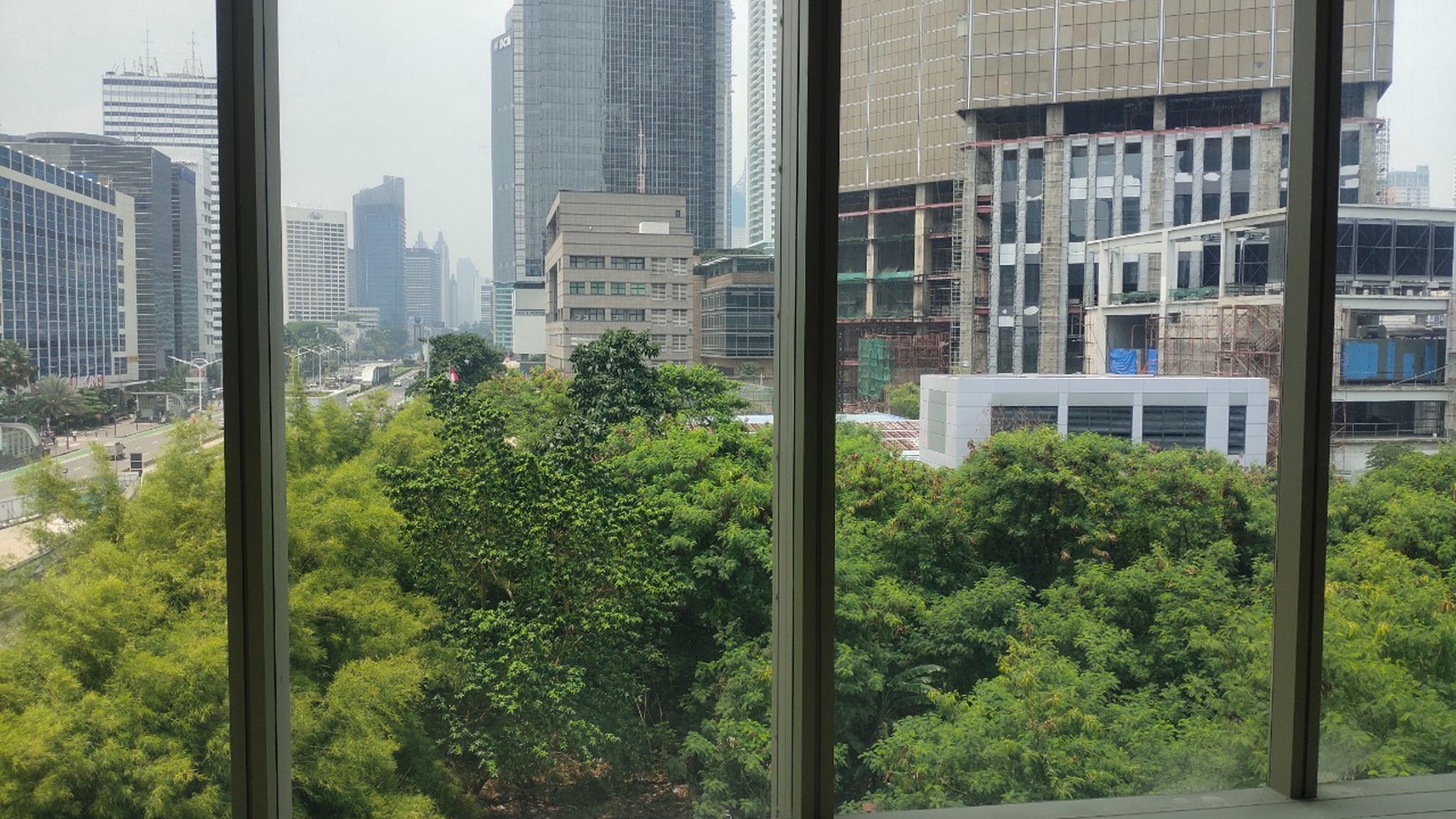 Office Space Digedung Lippo Thamrin Lantai 5, Disewakan dan dijual, posisi menghadap jalan M H Thamrin