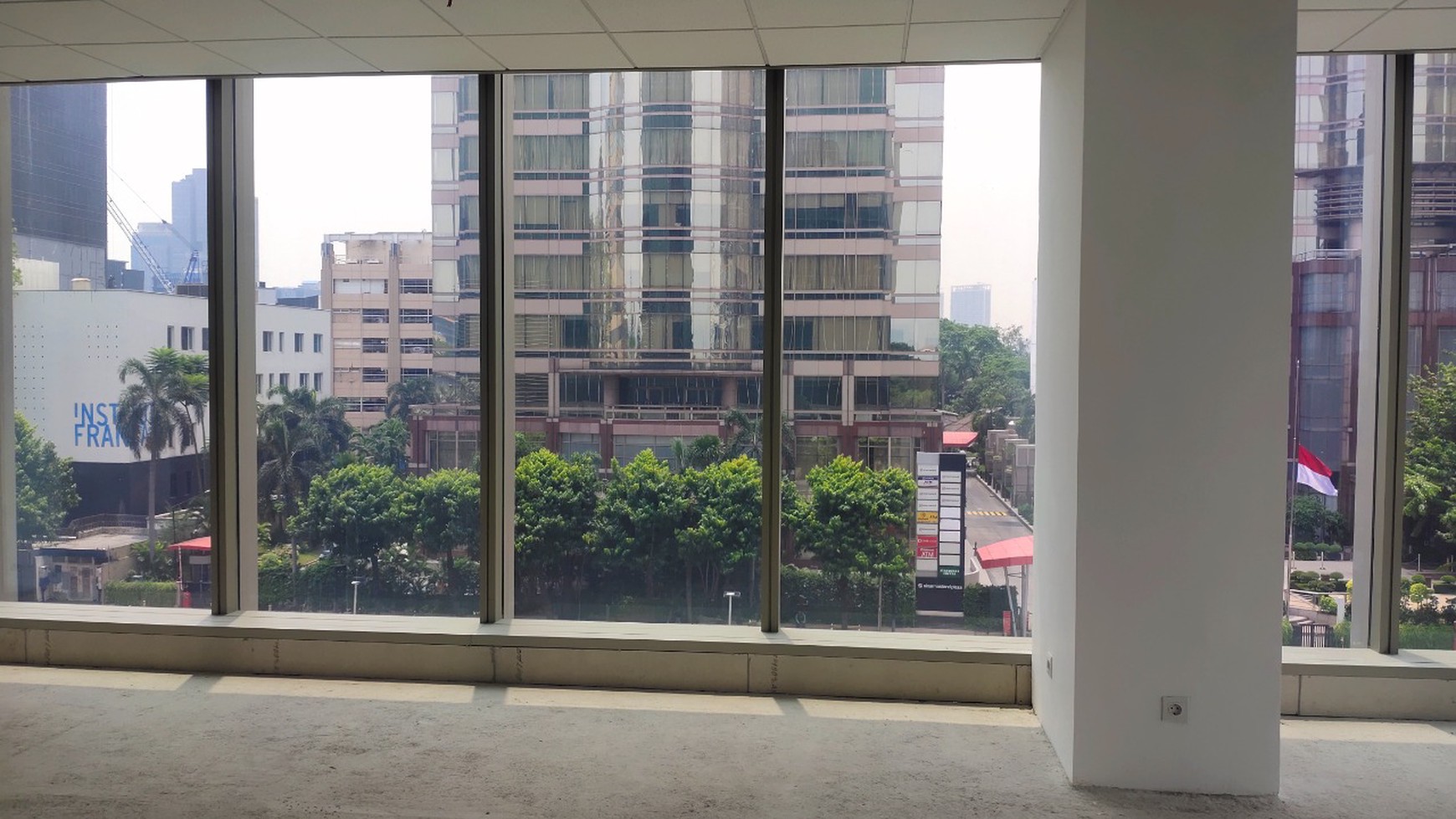 Office Space Digedung Lippo Thamrin Lantai 5, Disewakan dan dijual, posisi menghadap jalan M H Thamrin