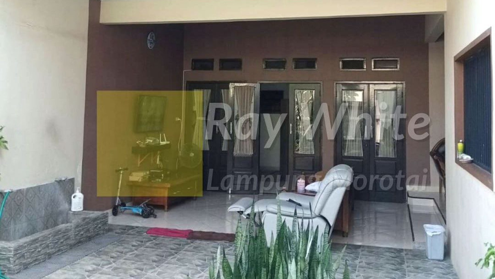 Dijual Rumah 2 Lantai di Kedamaian