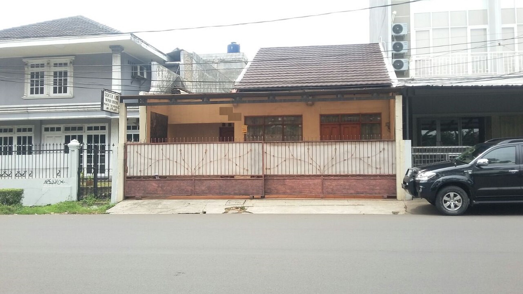 Rumah Sektor 1 Bintaro DKI, cocok untuk usaha lokasi di pinggir jalan Raya.....