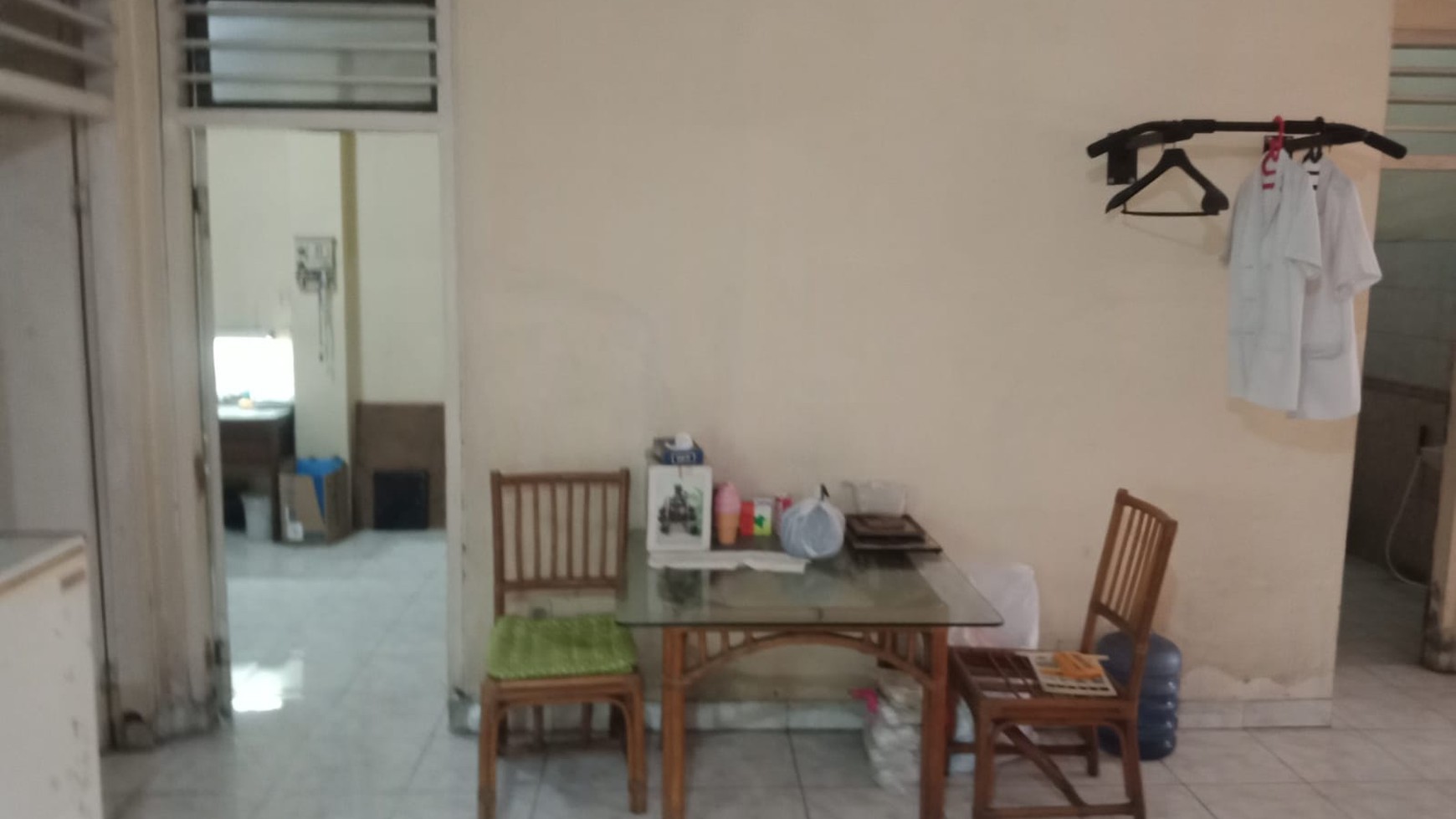 Rumah Sektor 1 Bintaro DKI, cocok untuk usaha lokasi di pinggir jalan Raya.....