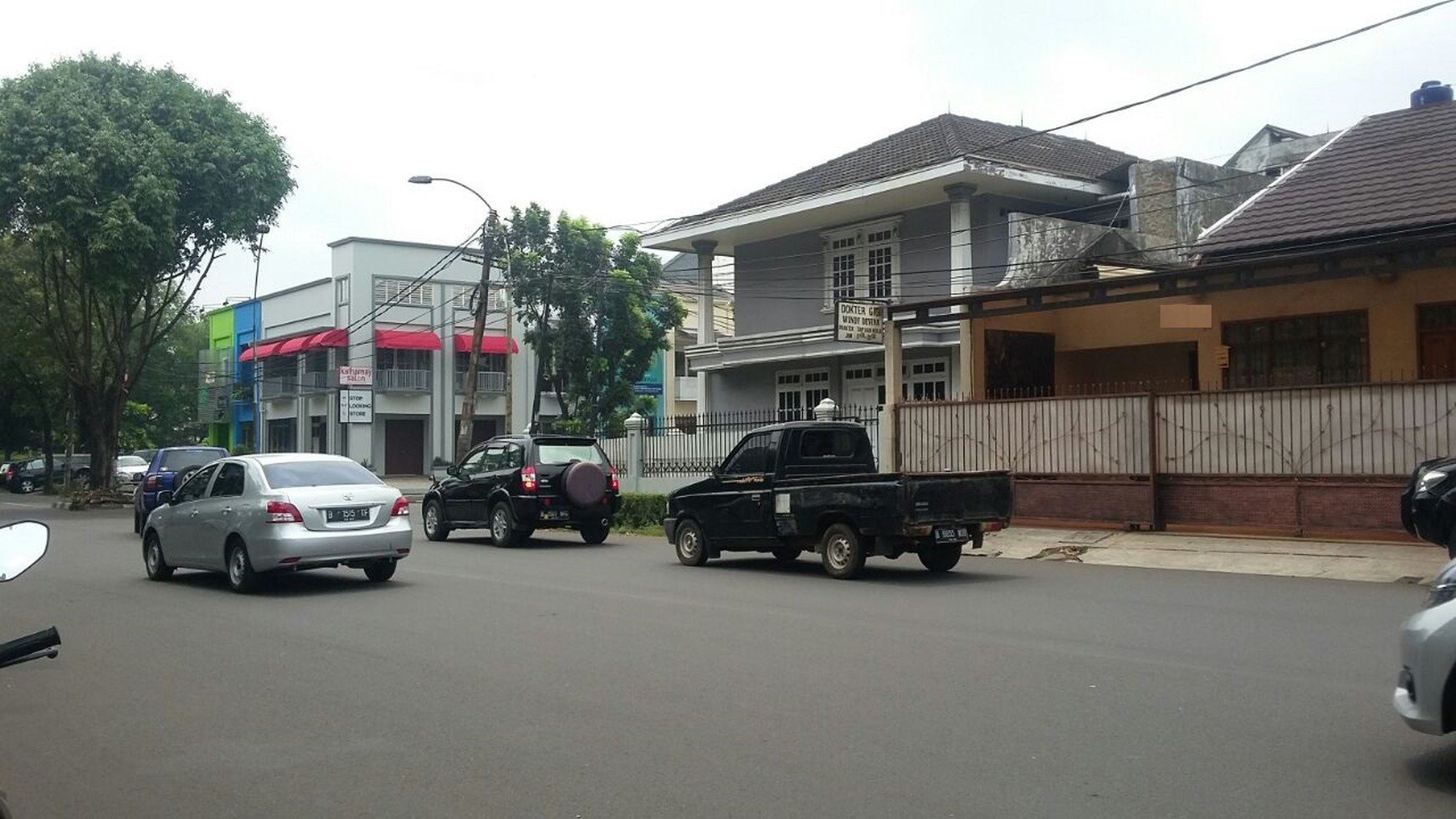 Rumah Sektor 1 Bintaro DKI, cocok untuk usaha lokasi di pinggir jalan Raya.....