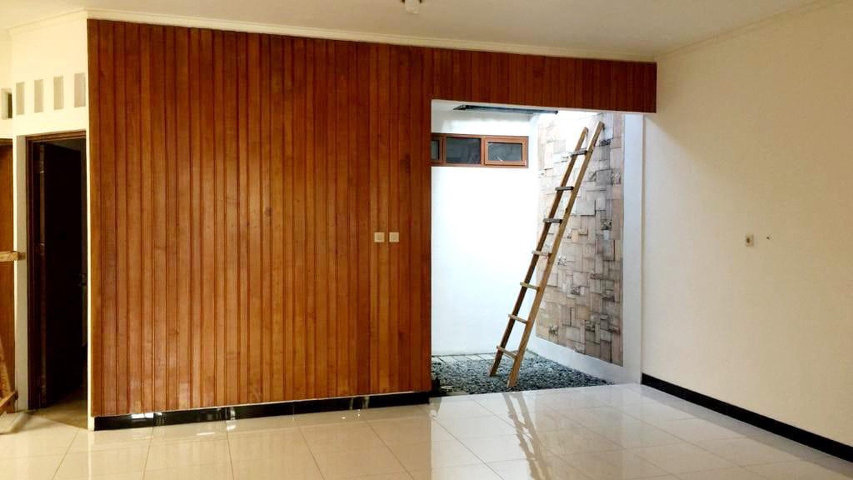 Rumah Minimalis Siap Huni Lokasi Strategis di Lebak Bulus.