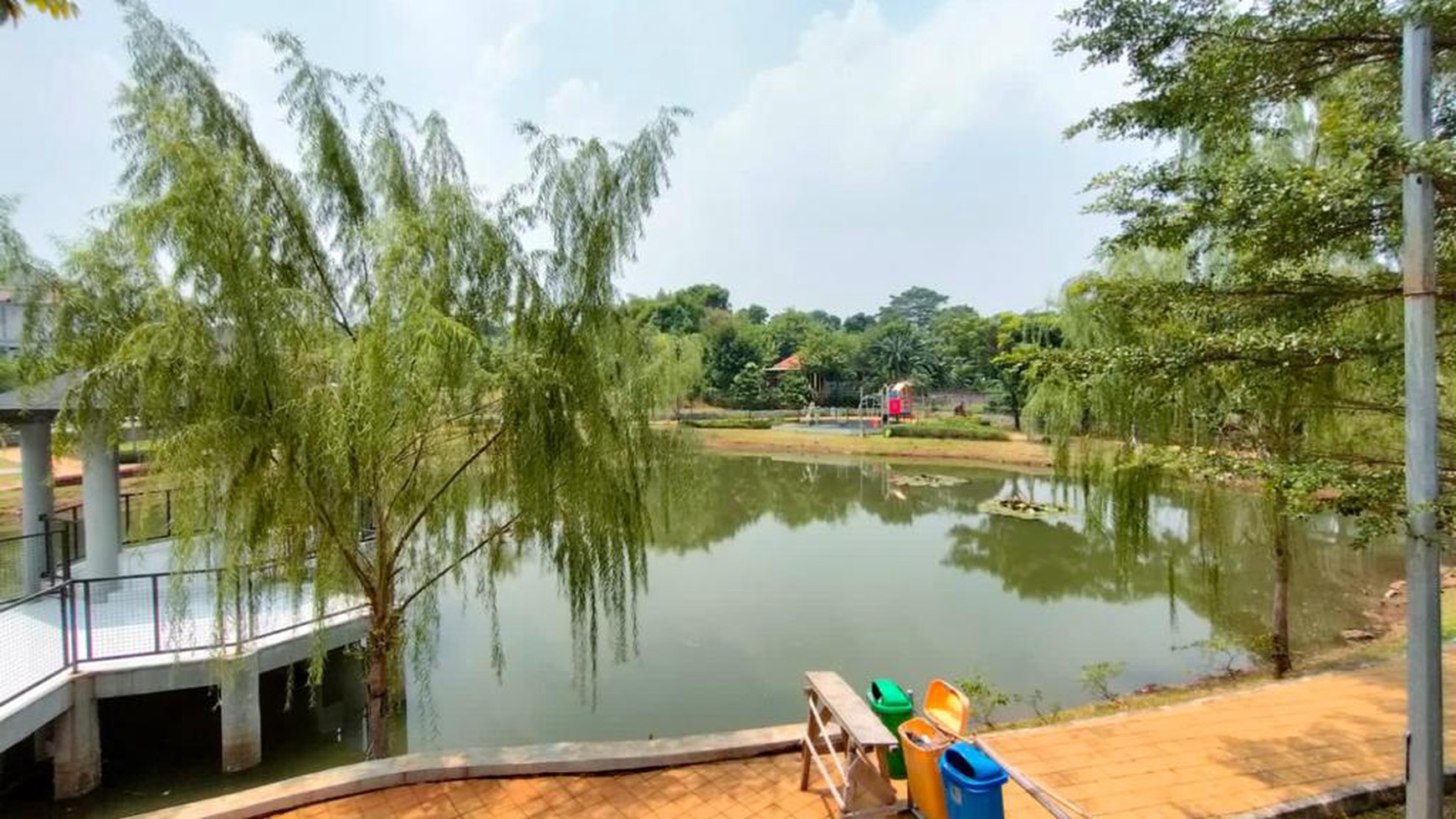 Vasa Jagakarsa, dekat pintu tol brigif, dan taman kota.