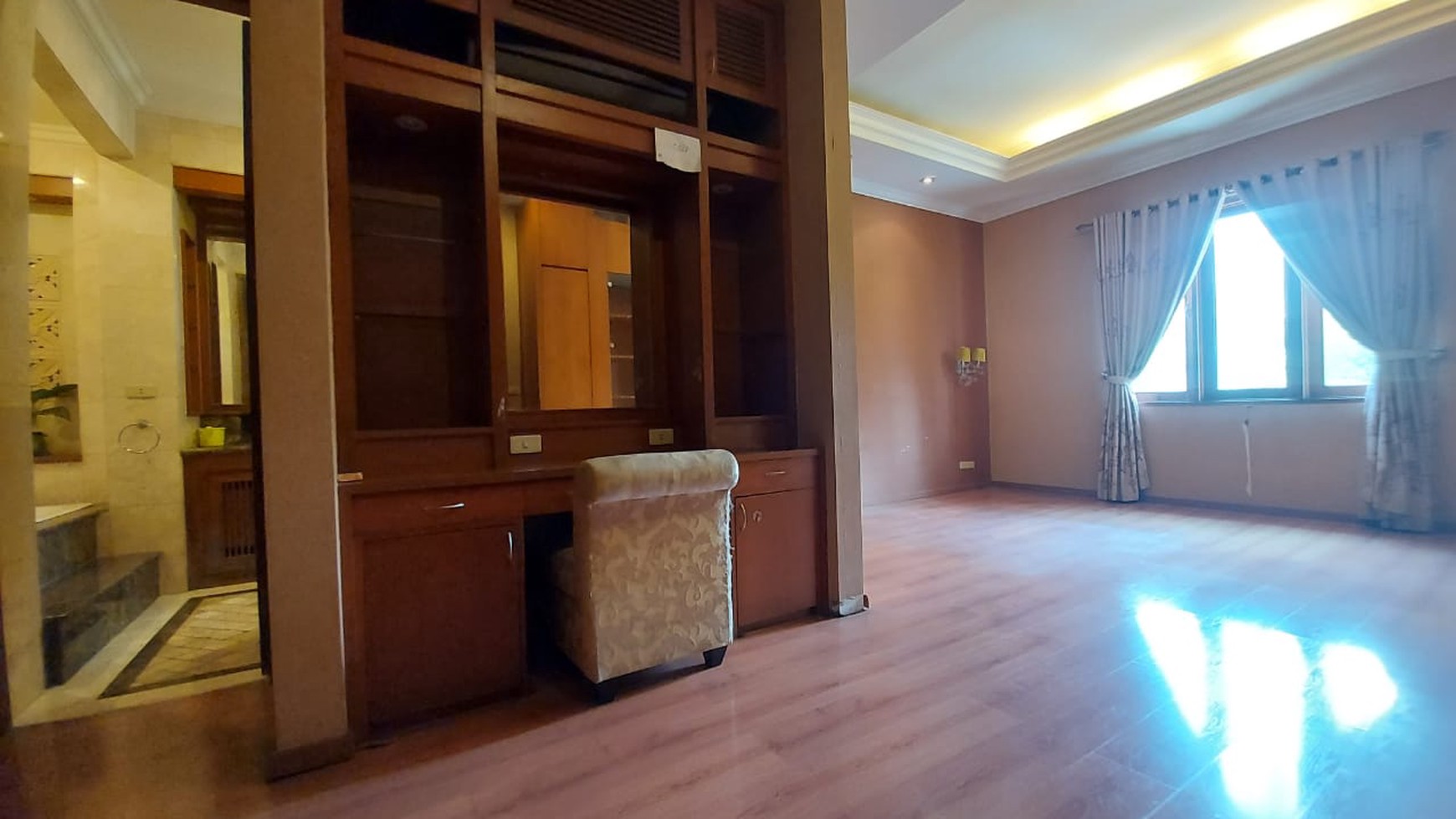 Lebak Bulus Villa cinere mas, material mewah, master bed room lantai 1 dan 2 dekat mrt