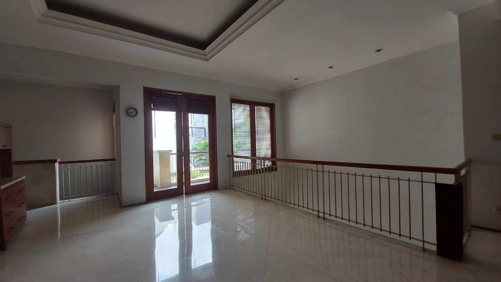 Lebak Bulus Villa cinere mas, material mewah, master bed room lantai 1 dan 2 dekat mrt