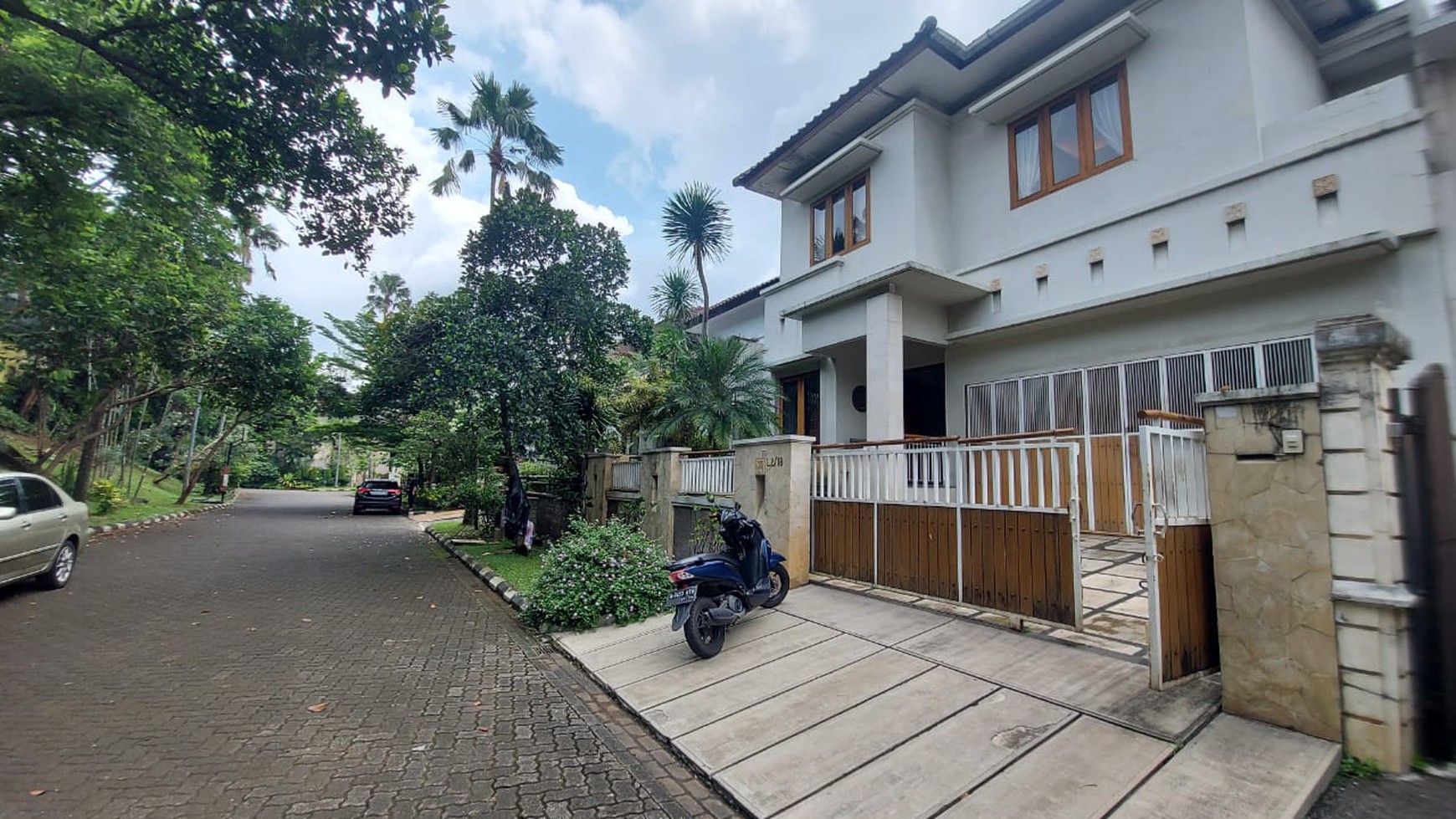 Lebak Bulus Villa cinere mas, material mewah, master bed room lantai 1 dan 2 dekat mrt