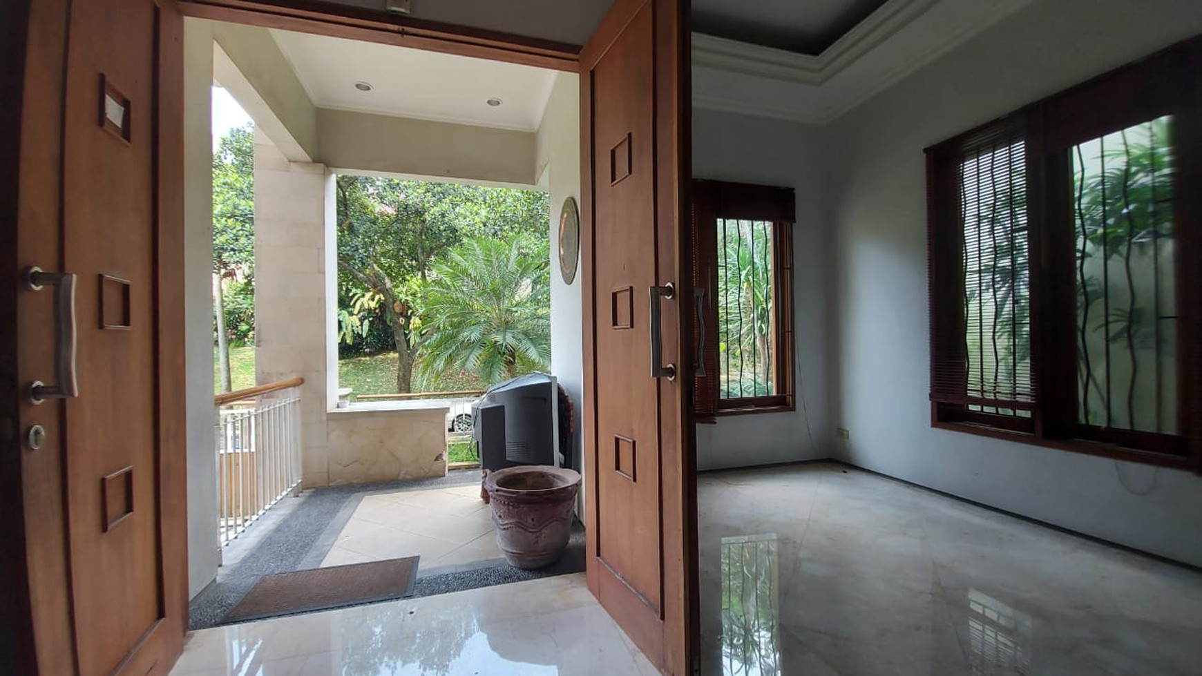 Lebak Bulus Villa cinere mas, material mewah, master bed room lantai 1 dan 2 dekat mrt