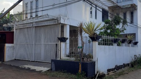 Rumah Minimalis Dengan Rooftop Luas Di Rangkapan Jaya - Depok.