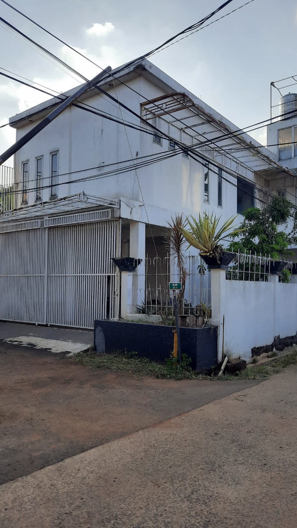 Rumah Minimalis Dengan Rooftop Luas Di Rangkapan Jaya - Depok.