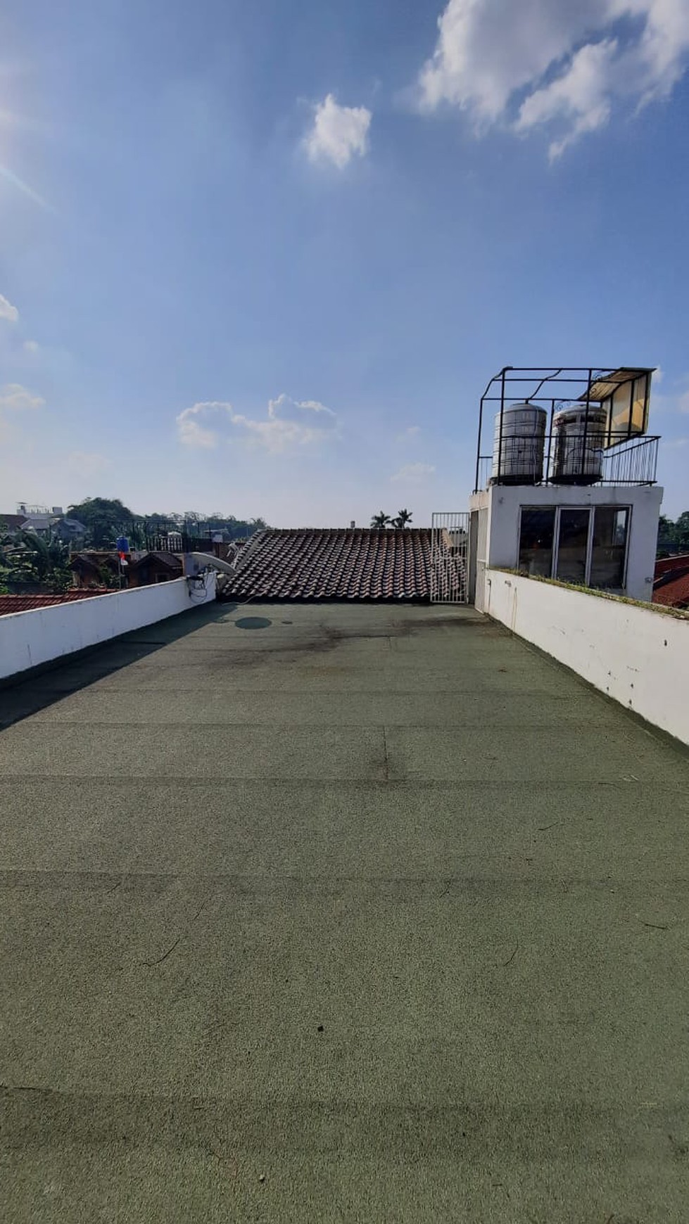 Rumah Minimalis Dengan Rooftop Luas Di Rangkapan Jaya - Depok.