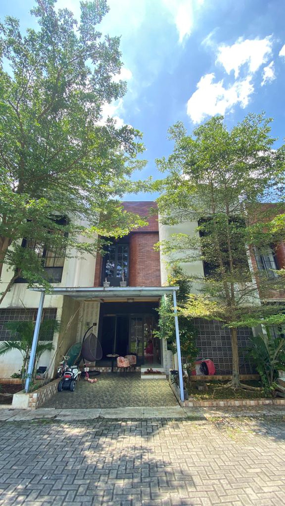 Jagakarsa Luas 112, Rumah Modern Tropis Jalan Lebar