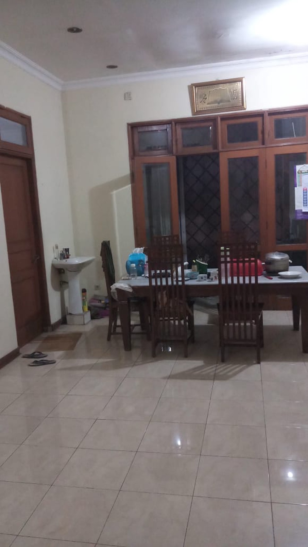 RUMAH KECIL DAN STRATEGIS DI PUSAT JAKARTA TEPATNYA DI MENTENG JAKARTA DEKAT  