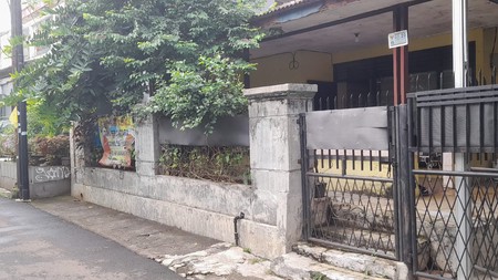 DIJUAL CEPAT RUMAH TUA HITUNG TANAH DI CIPINANG DEKAT PINTU TOLL JATIWARINGIN