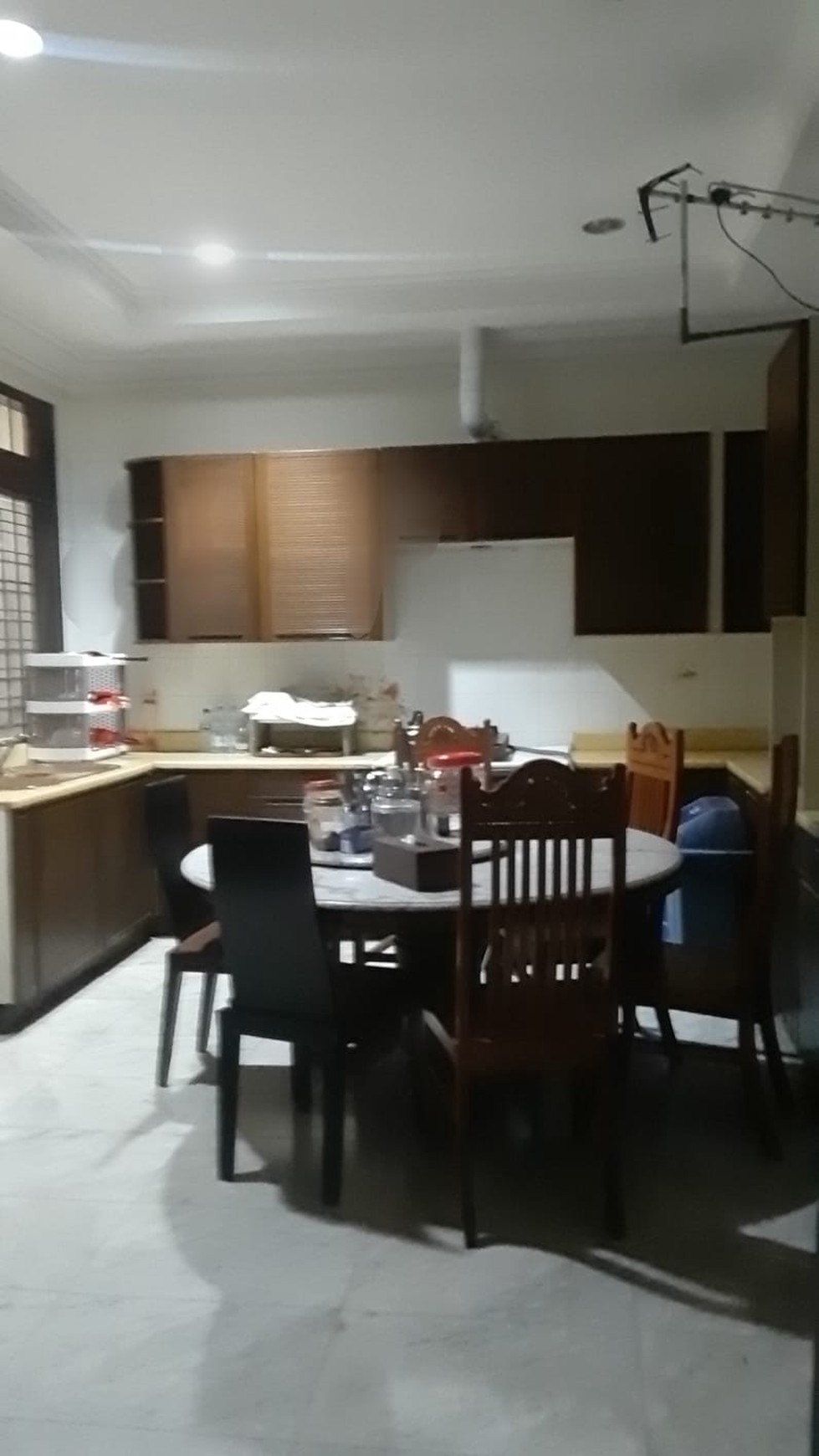 Dijual rumah  pondok  indah  kondisi bagus di tengah  complek,  sekurity 24 jam 