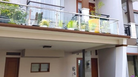 Rumah Modern Minimalis Cantik di Town House Kebagusan: Gaya Hidup Elegan 