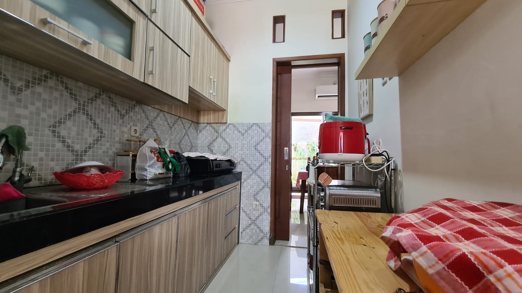 Rumah Modern Minimalis Cantik di Town House Kebagusan: Gaya Hidup Elegan 