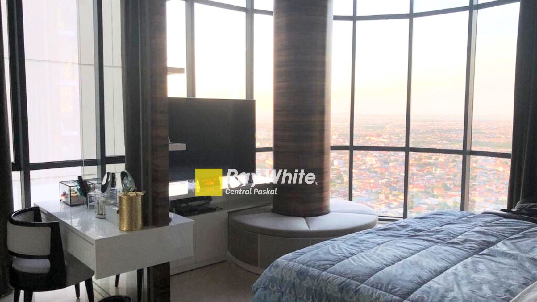 APARTMENT PENTHOUSE VOILA - CIPUTRA WORLD SURABAYA