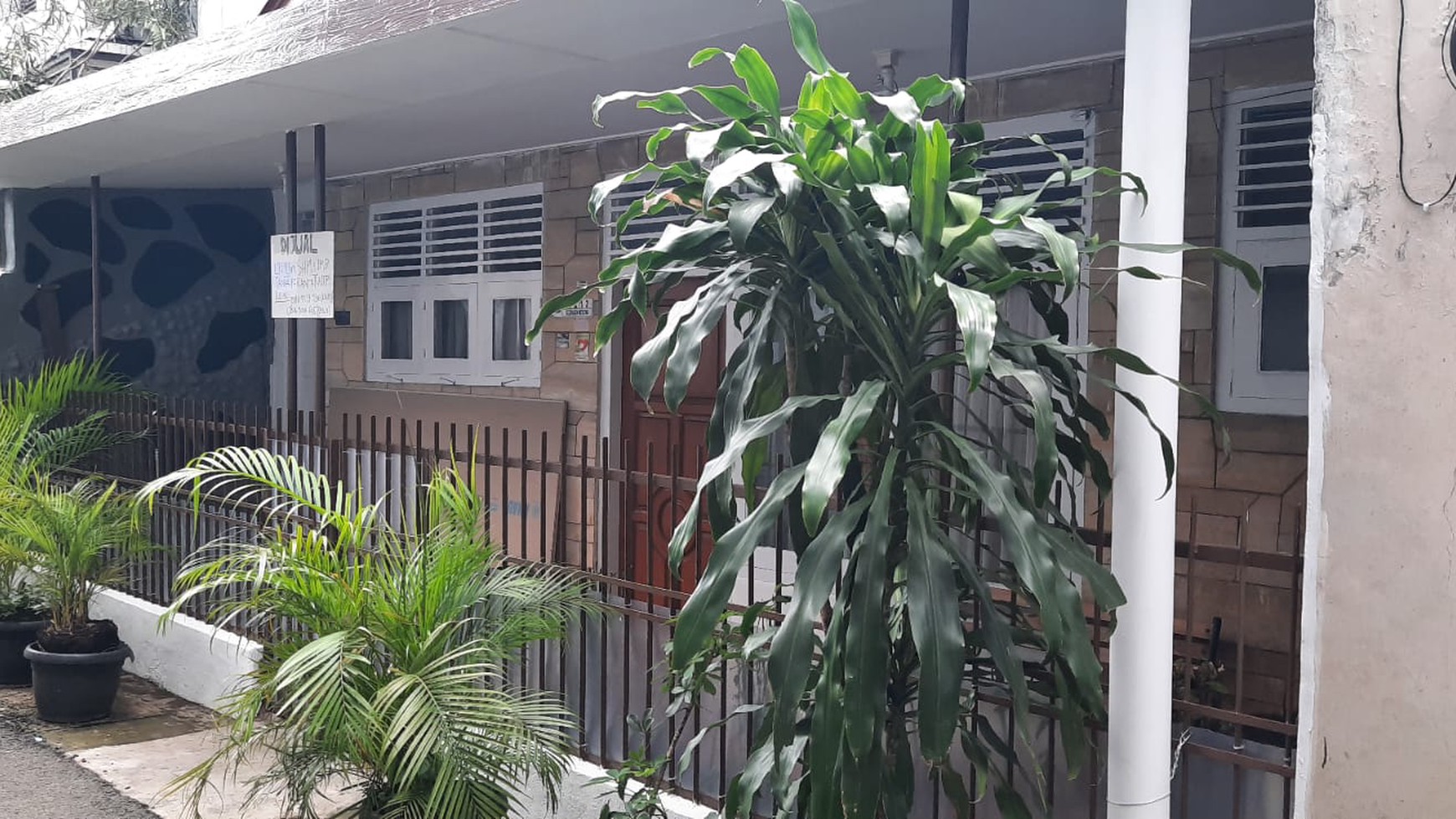 RUMAH KECIL MUNGIL  DI  BELAKANG  GEDUNG  TCT  JALAN THAMRIN, COCOK UNTUK  KOSKOSAN 