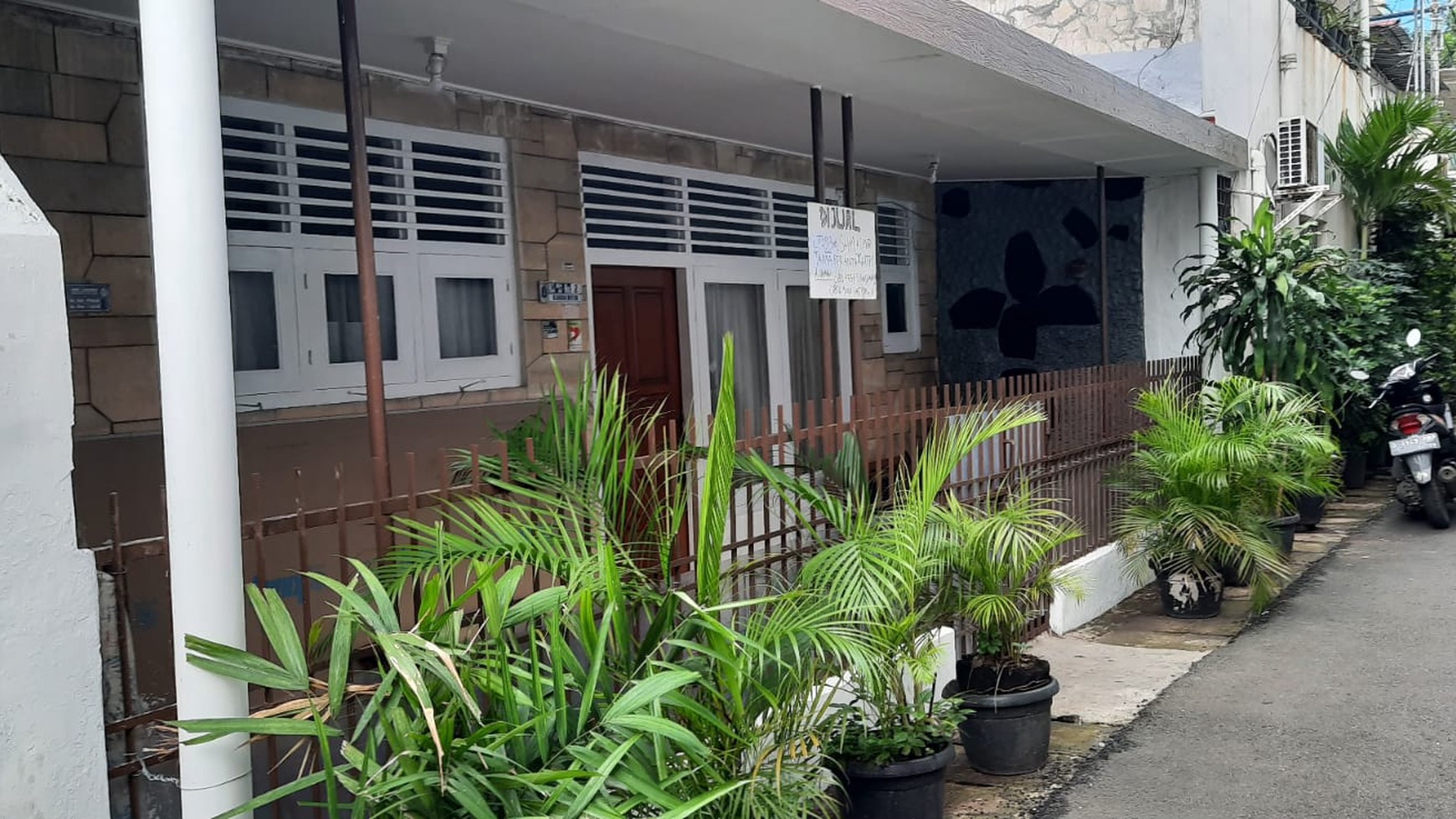 RUMAH KECIL MUNGIL  DI  BELAKANG  GEDUNG  TCT  JALAN THAMRIN, COCOK UNTUK  KOSKOSAN 