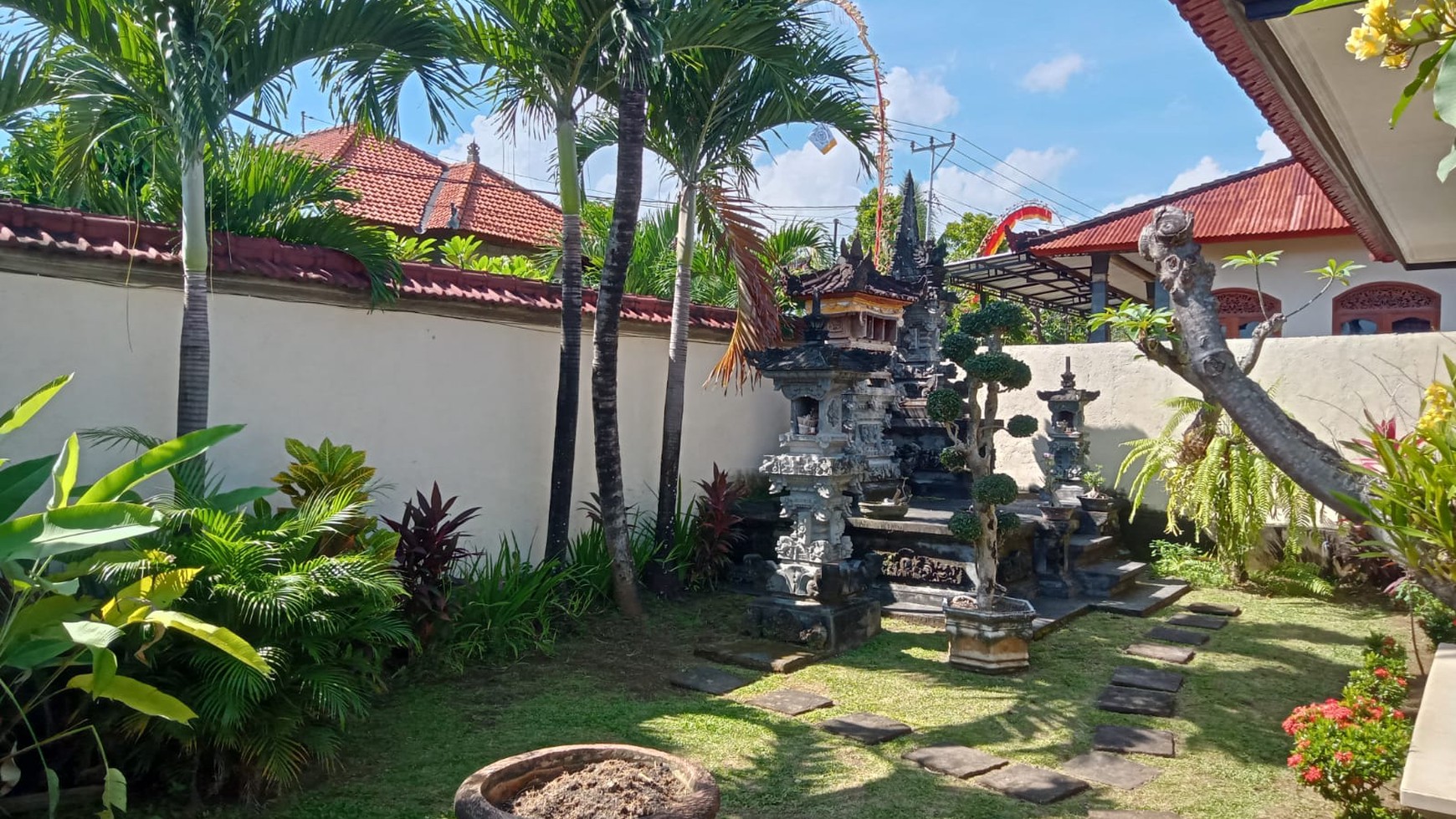 Hillside Villa in Panji, with guest houses and beautiful view