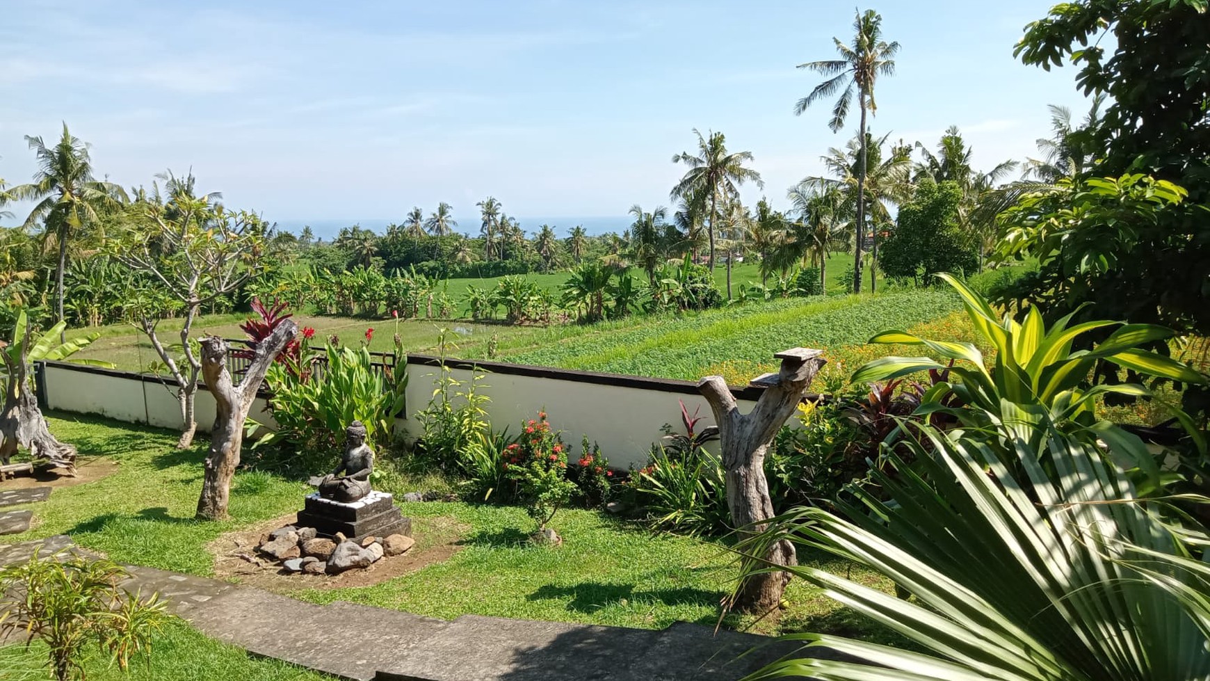 Hillside Villa in Panji, with guest houses and beautiful view