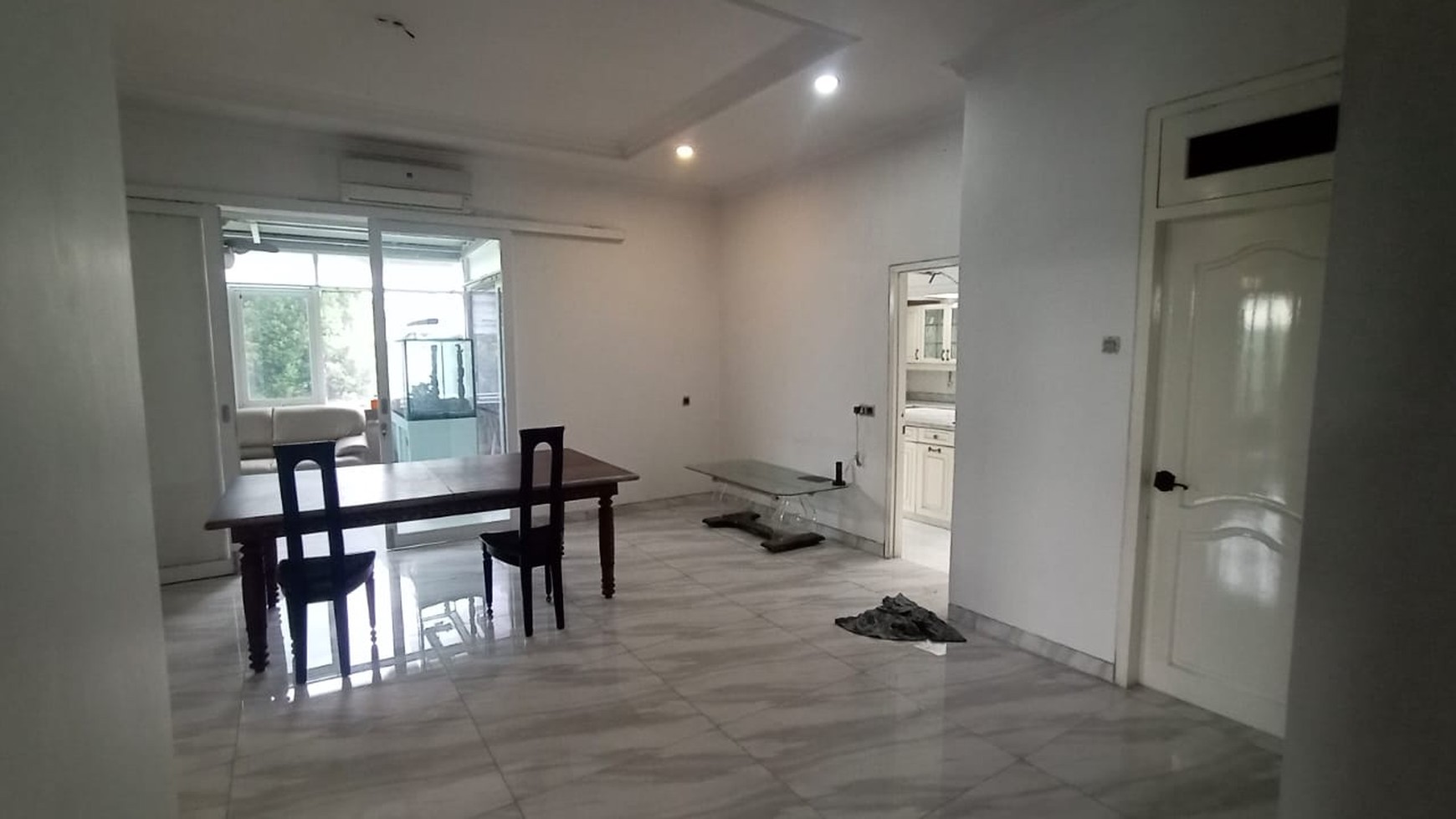 rumah hook, lokasi strategis,hanya jalan kaki sampe mall