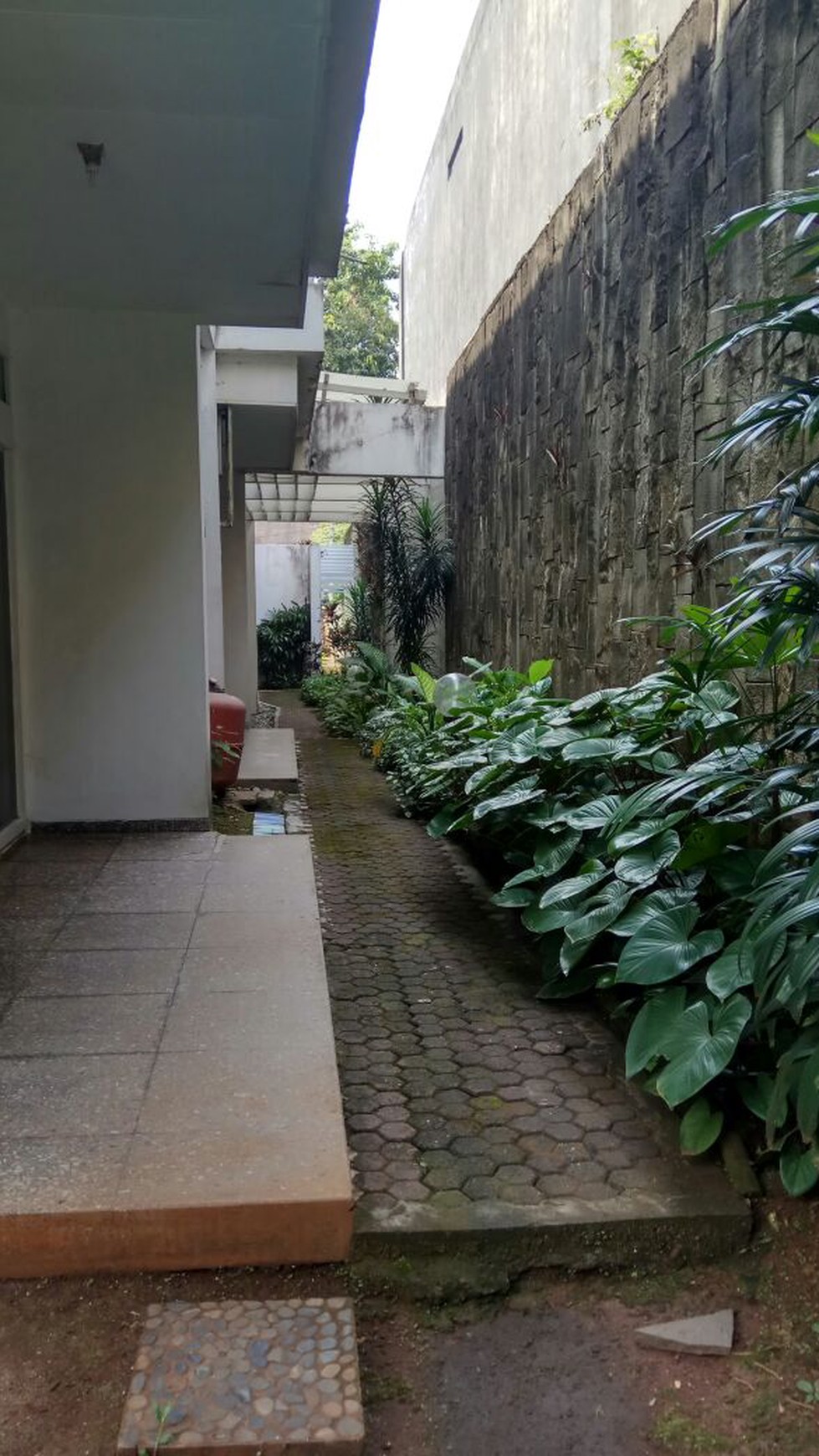 RUMAH DIJUAL DI DAERAH PONDOK INDAH, JAKARTA SELATAN