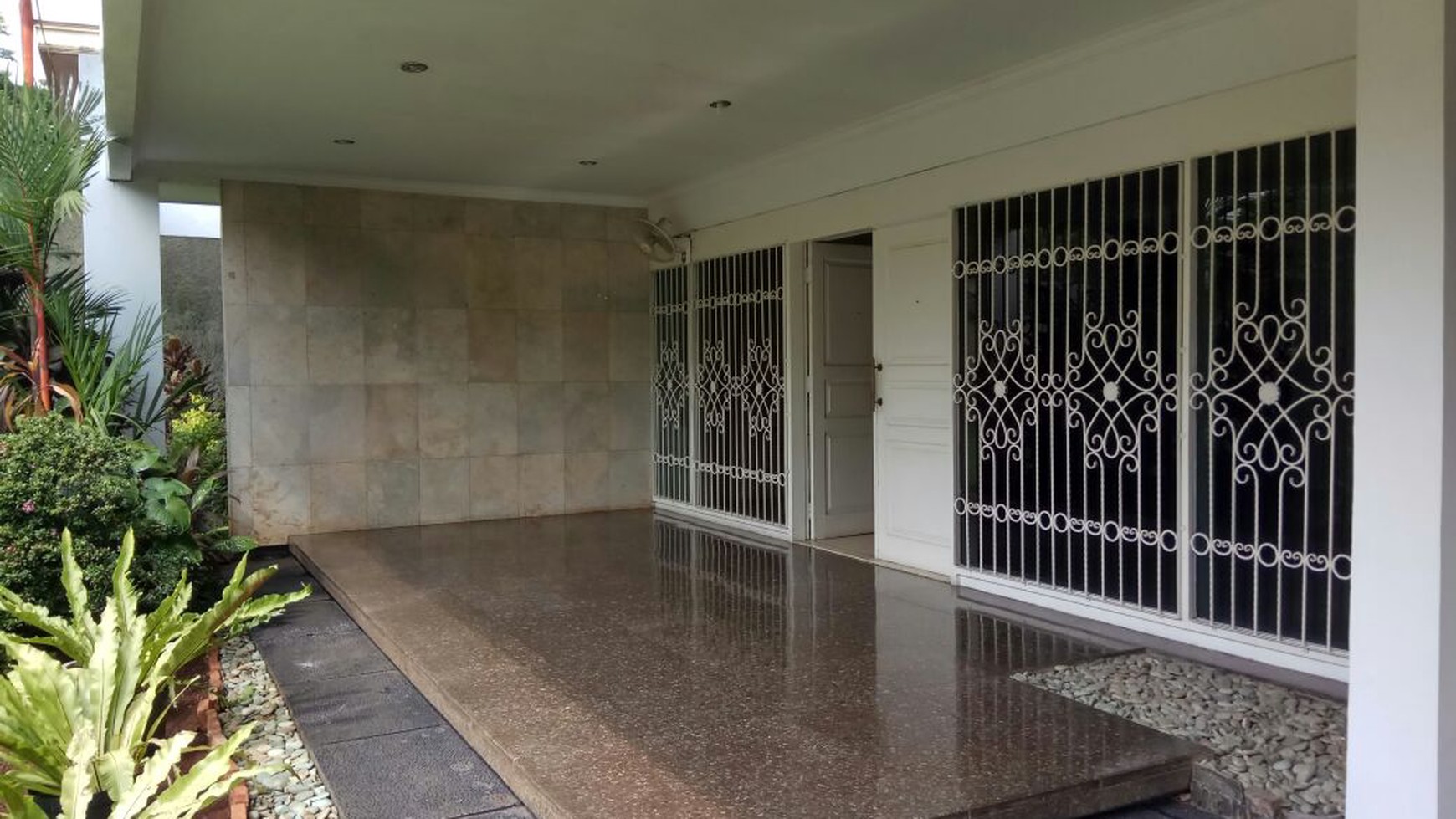 RUMAH DIJUAL DI DAERAH PONDOK INDAH, JAKARTA SELATAN