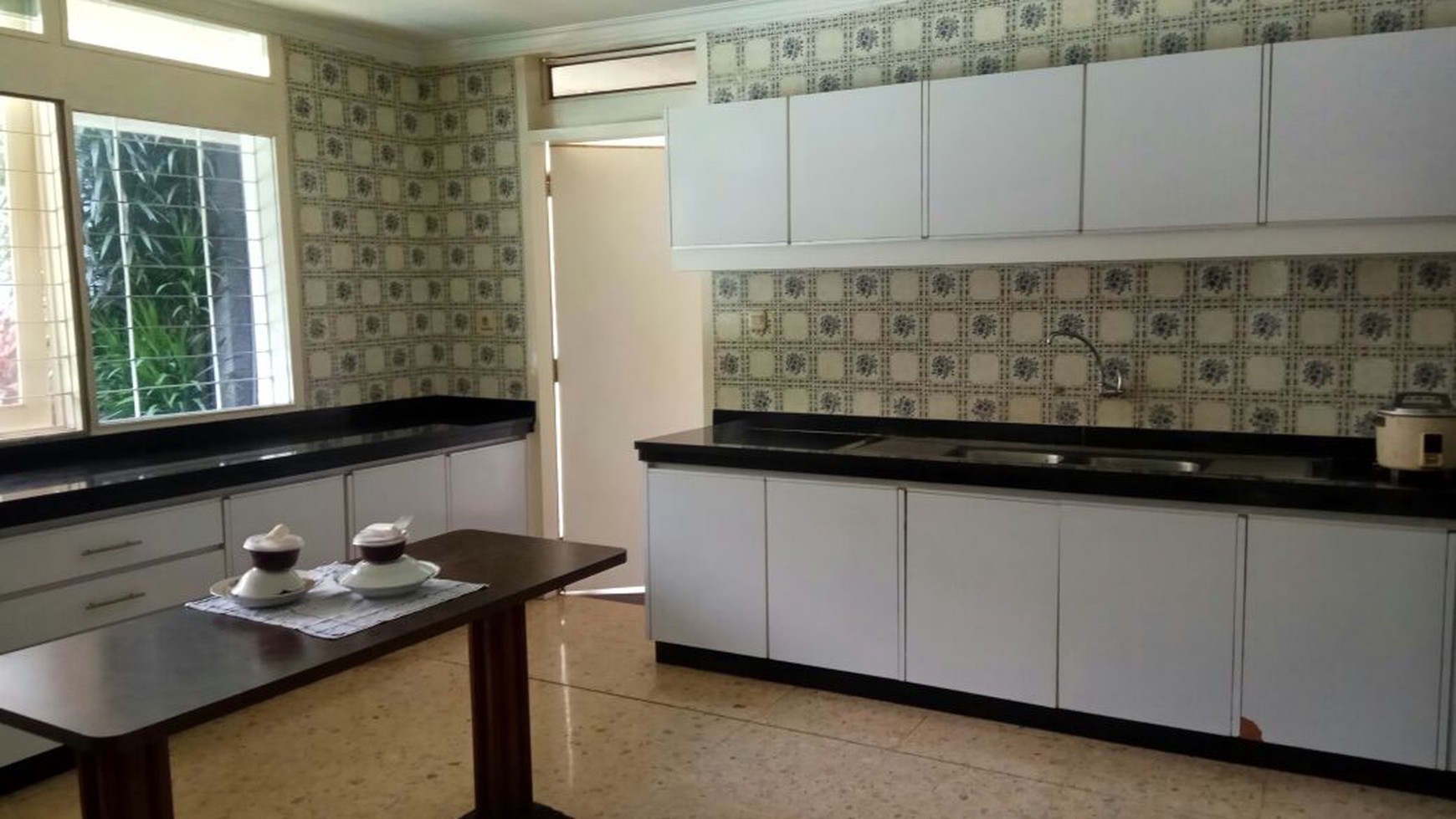 RUMAH DIJUAL DI DAERAH PONDOK INDAH, JAKARTA SELATAN