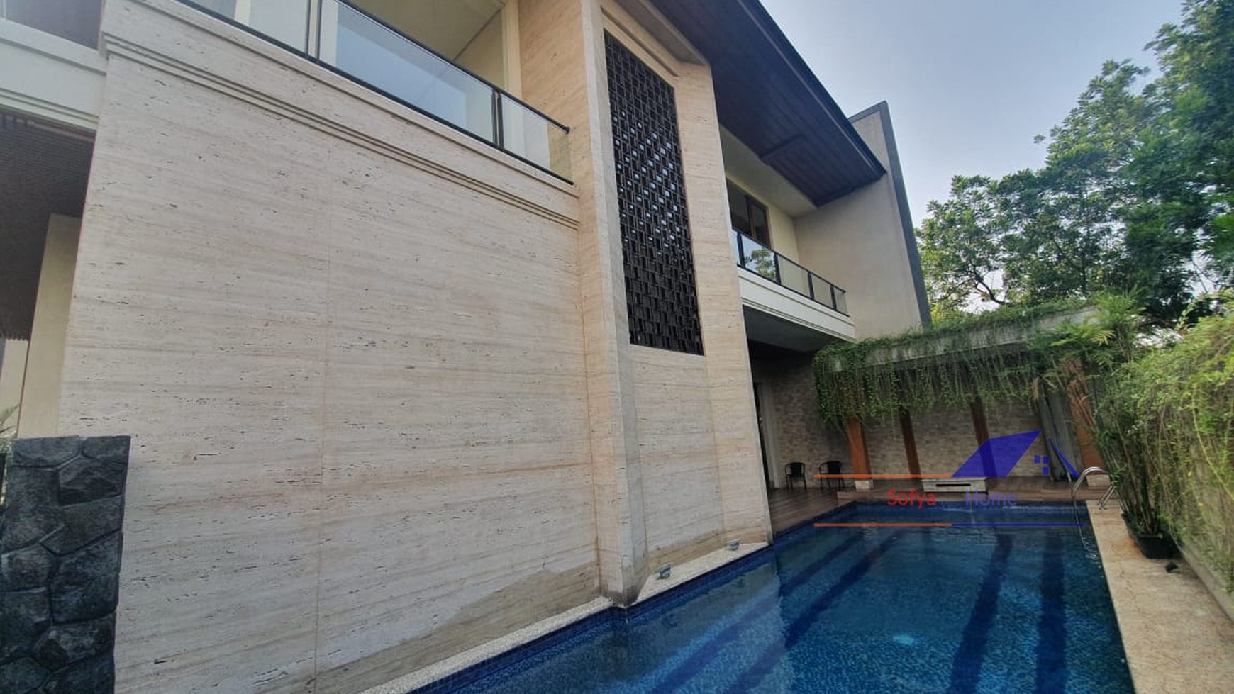 Modern Tropis Pondok Indah Garasi 12 Mobil, Bangunan 1200 meter, Private S Pool