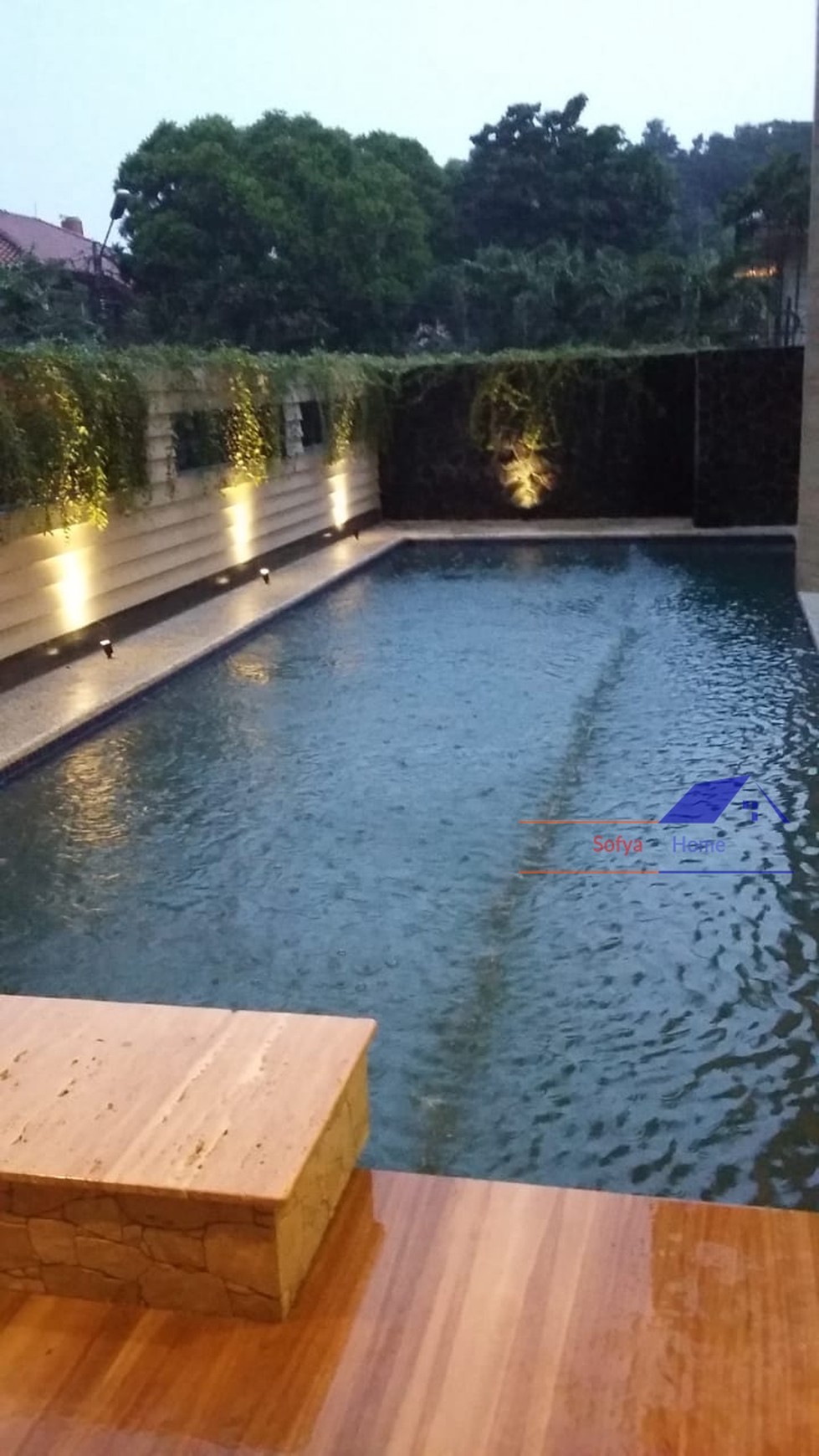 Modern Tropis Pondok Indah Garasi 12 Mobil, Bangunan 1200 meter, Private S Pool