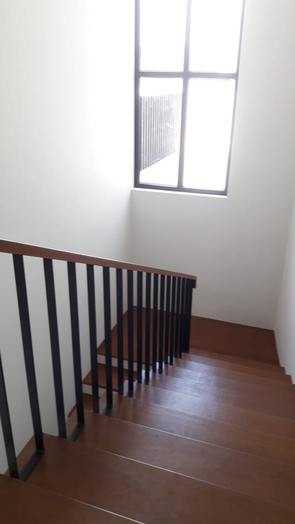 Rumah Baru  Diarea Bintaro Jaya Sektor 3, Dekat Akses Toll & Stasiun KA 