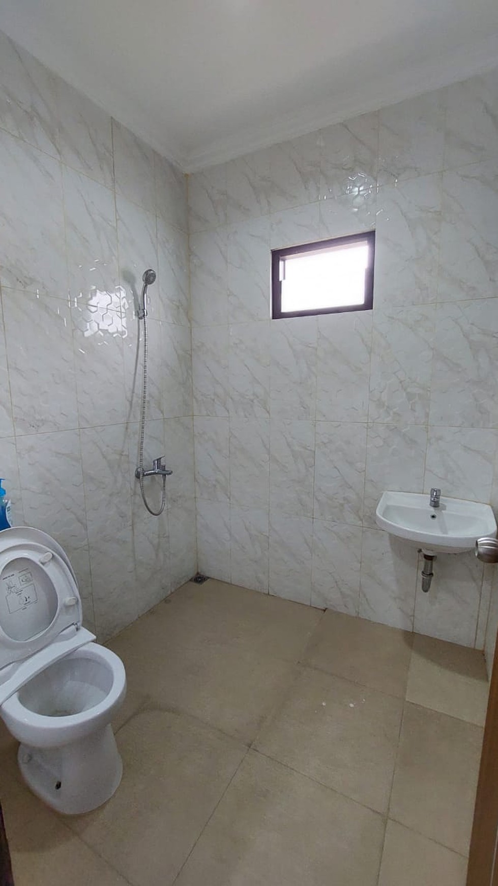 Rumah Bagus Diarea Bintaro Jaya Sektor 9, Dekat Akses Toll & Stasiun KA