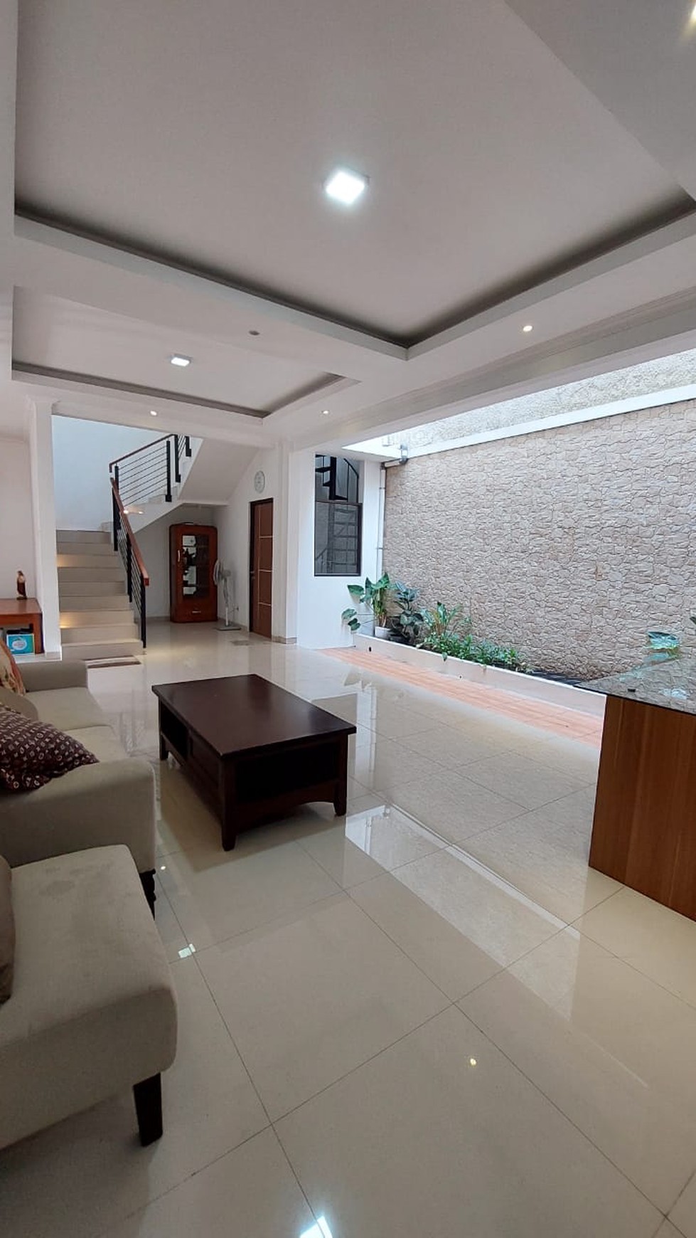 Rumah Bagus Diarea Bintaro Jaya Sektor 9, Dekat Akses Toll & Stasiun KA