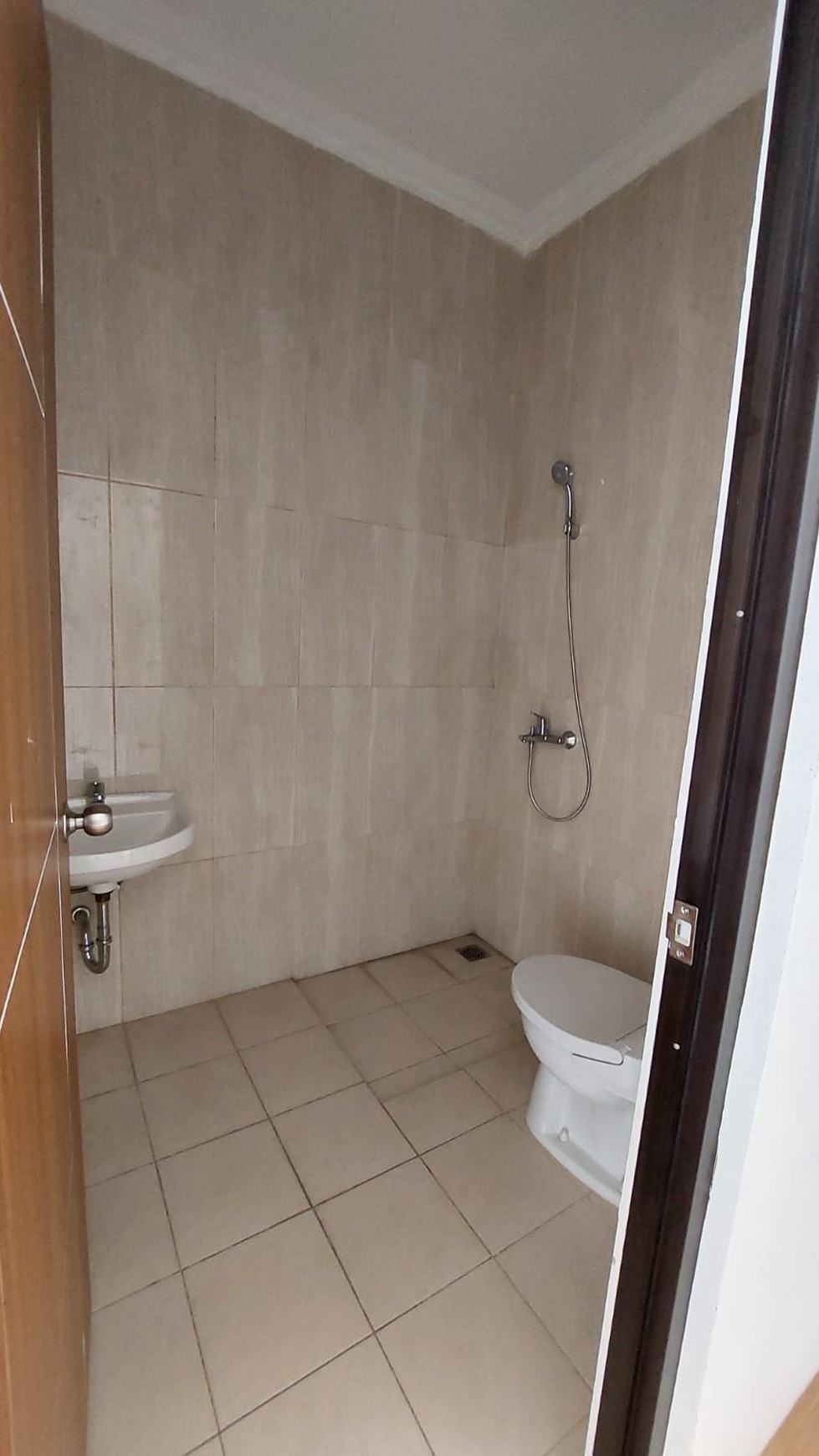 Rumah Bagus Diarea Bintaro Jaya Sektor 9, Dekat Akses Toll & Stasiun KA