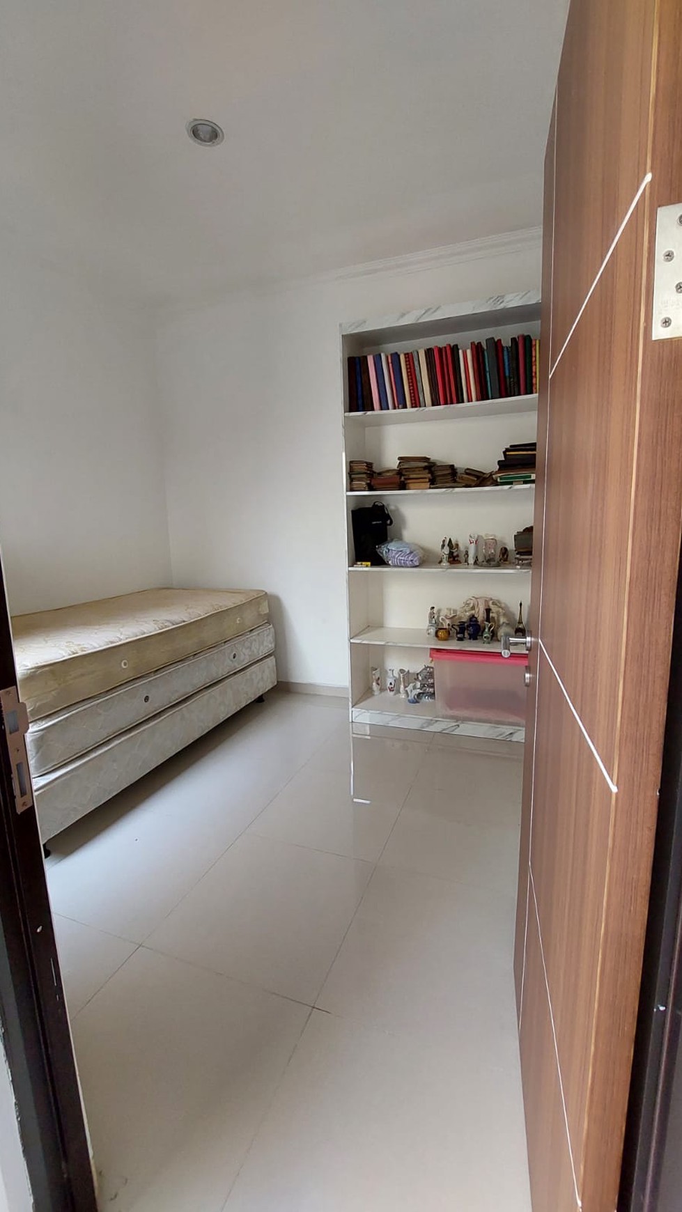 Rumah Bagus Diarea Bintaro Jaya Sektor 9, Dekat Akses Toll & Stasiun KA